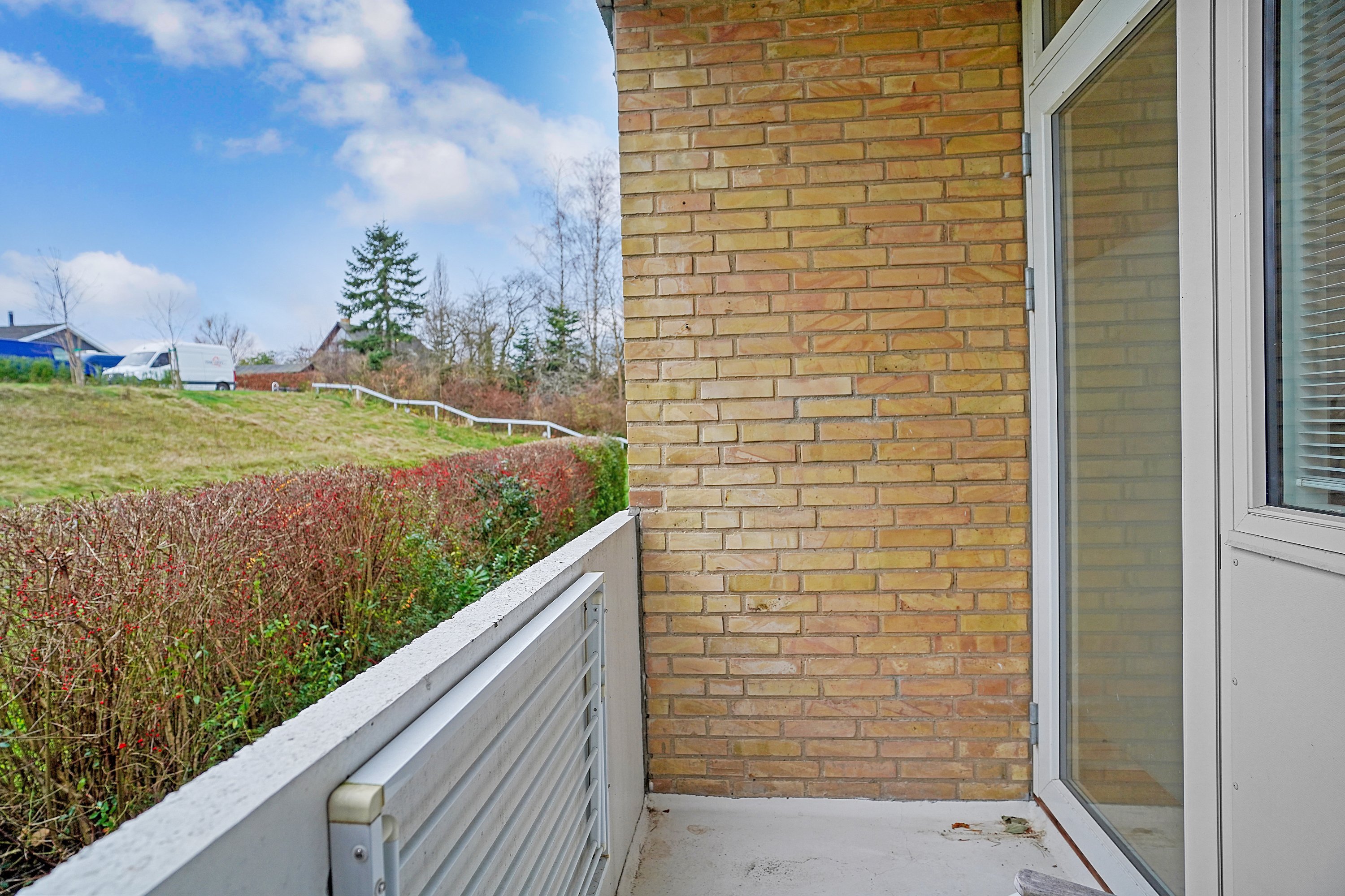 Fremhævet altan billede i fuldskærmstilstand. Billede af Snerlevej 28, st.. 61., 3000 Helsingør