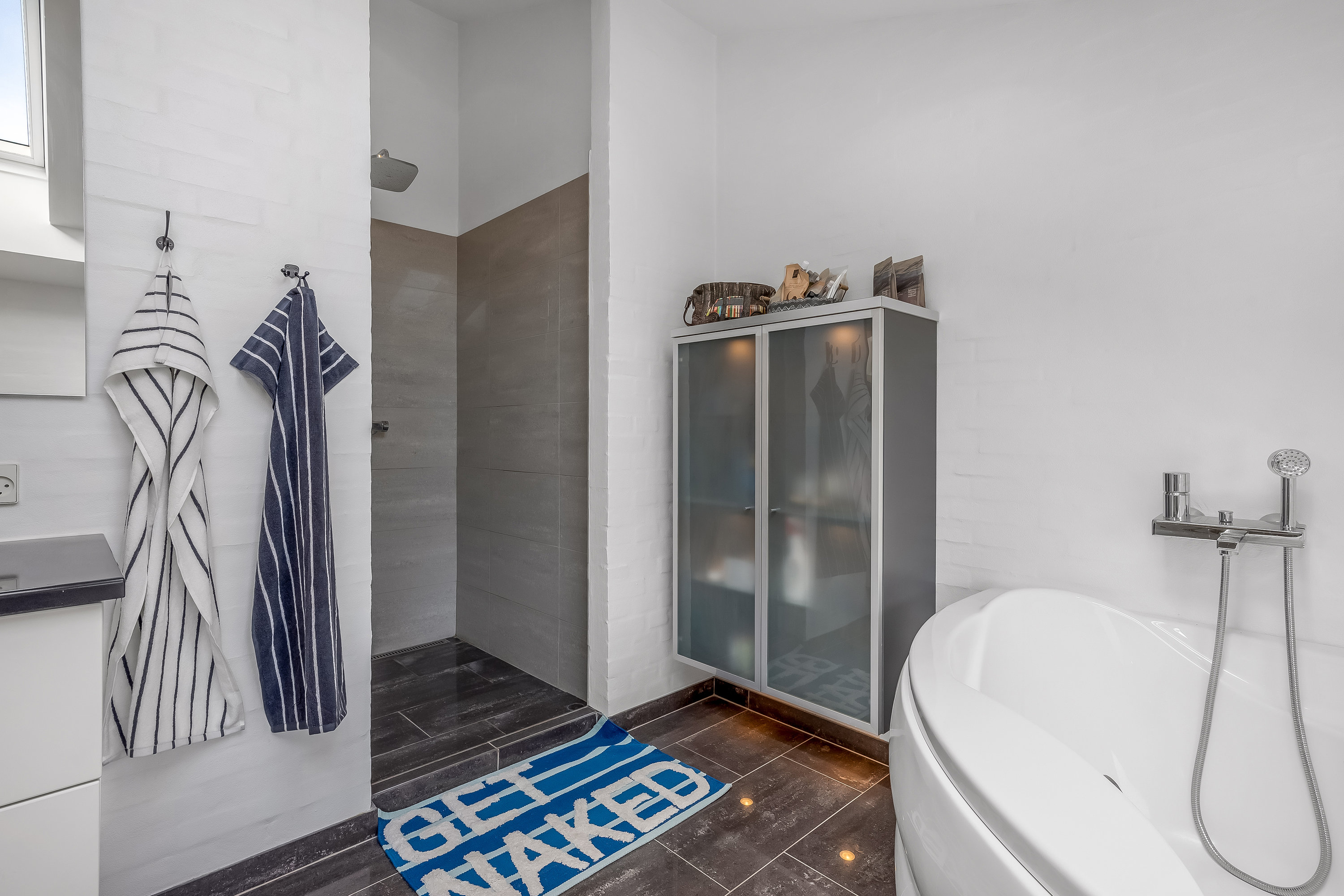 Fremhævet badeværelse billede i fuldskærmstilstand. Billede af Ravperlen 8, Mejrup, 7500 Holstebro