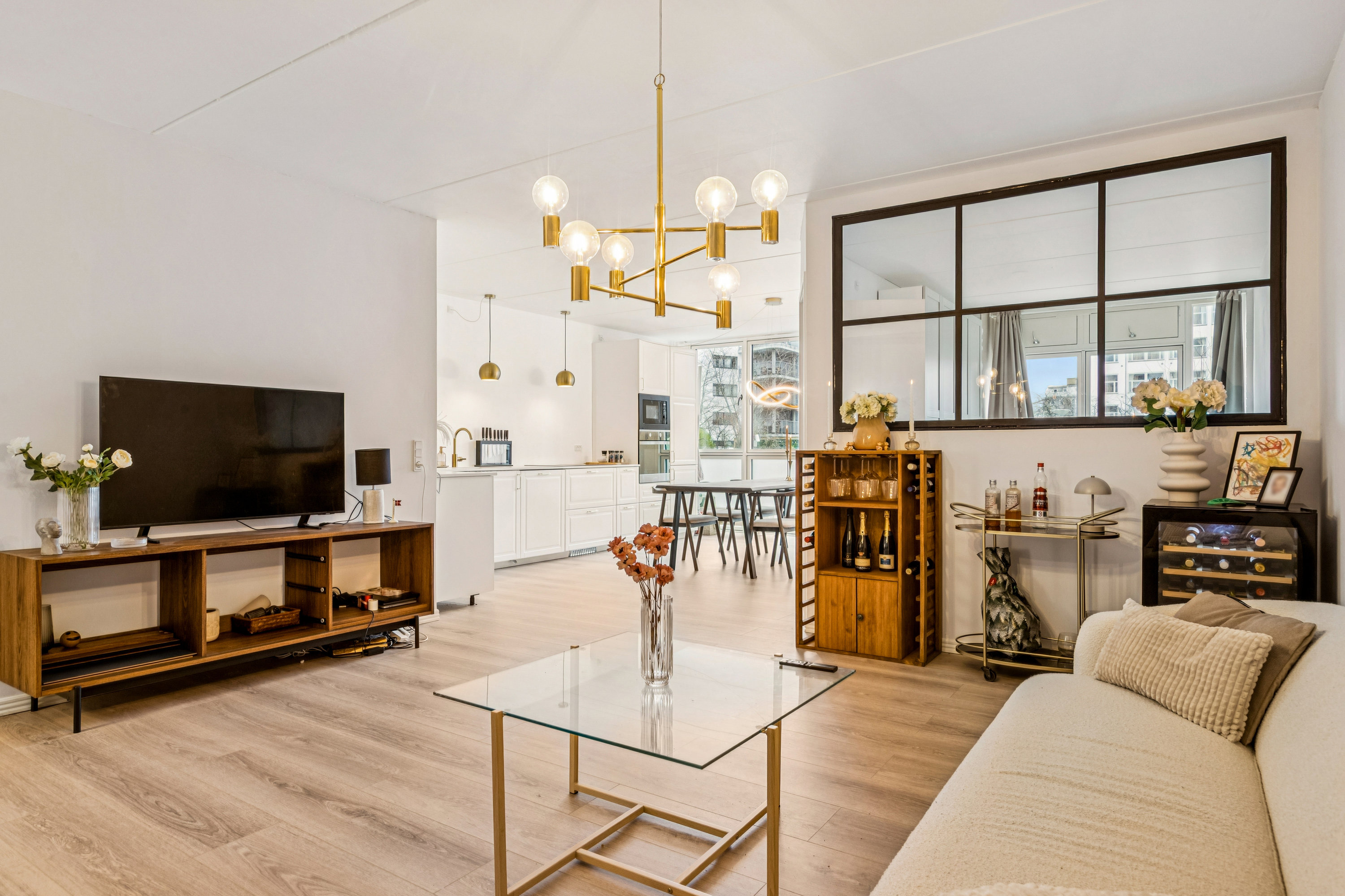 Fremhævet stue billede i fuldskærmstilstand. Billede af Birketinget 16, st.. 1., 2300 København S