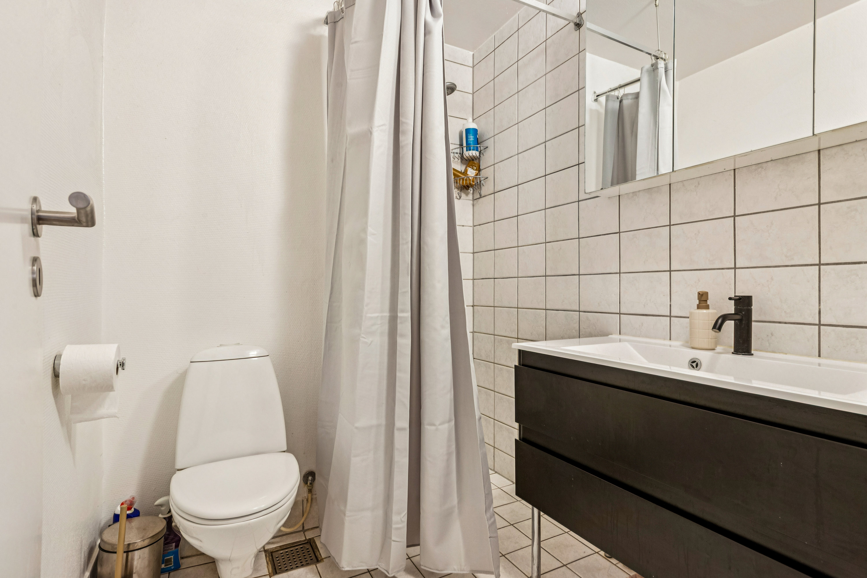 Fremhævet badeværelse billede i fuldskærmstilstand. Billede af Birketinget 16, st.. 1., 2300 København S