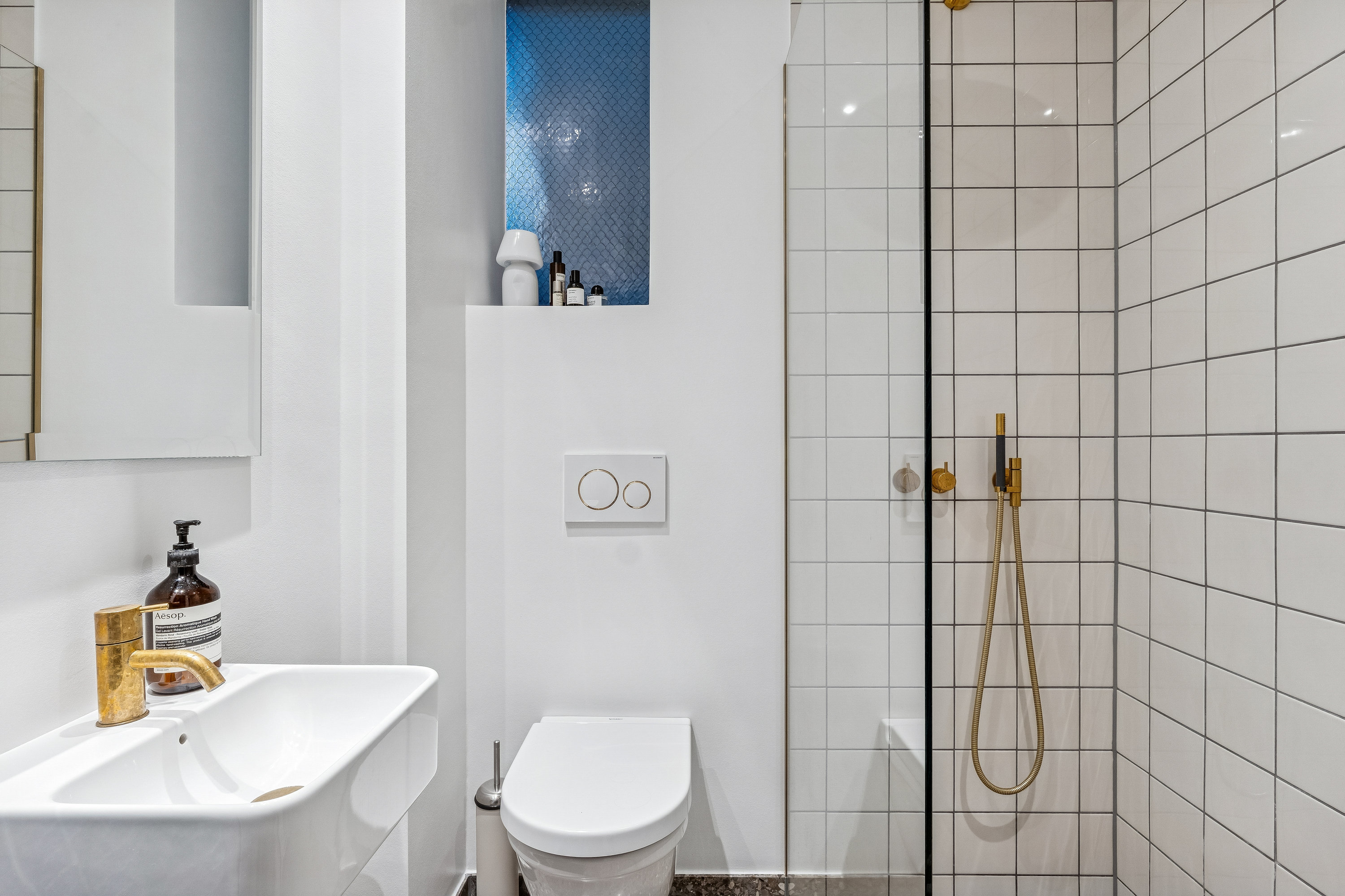 Fremhævet badeværelse billede i fuldskærmstilstand. Billede af Frederik VI's Alle 14, 2. th., 2000 Frederiksberg