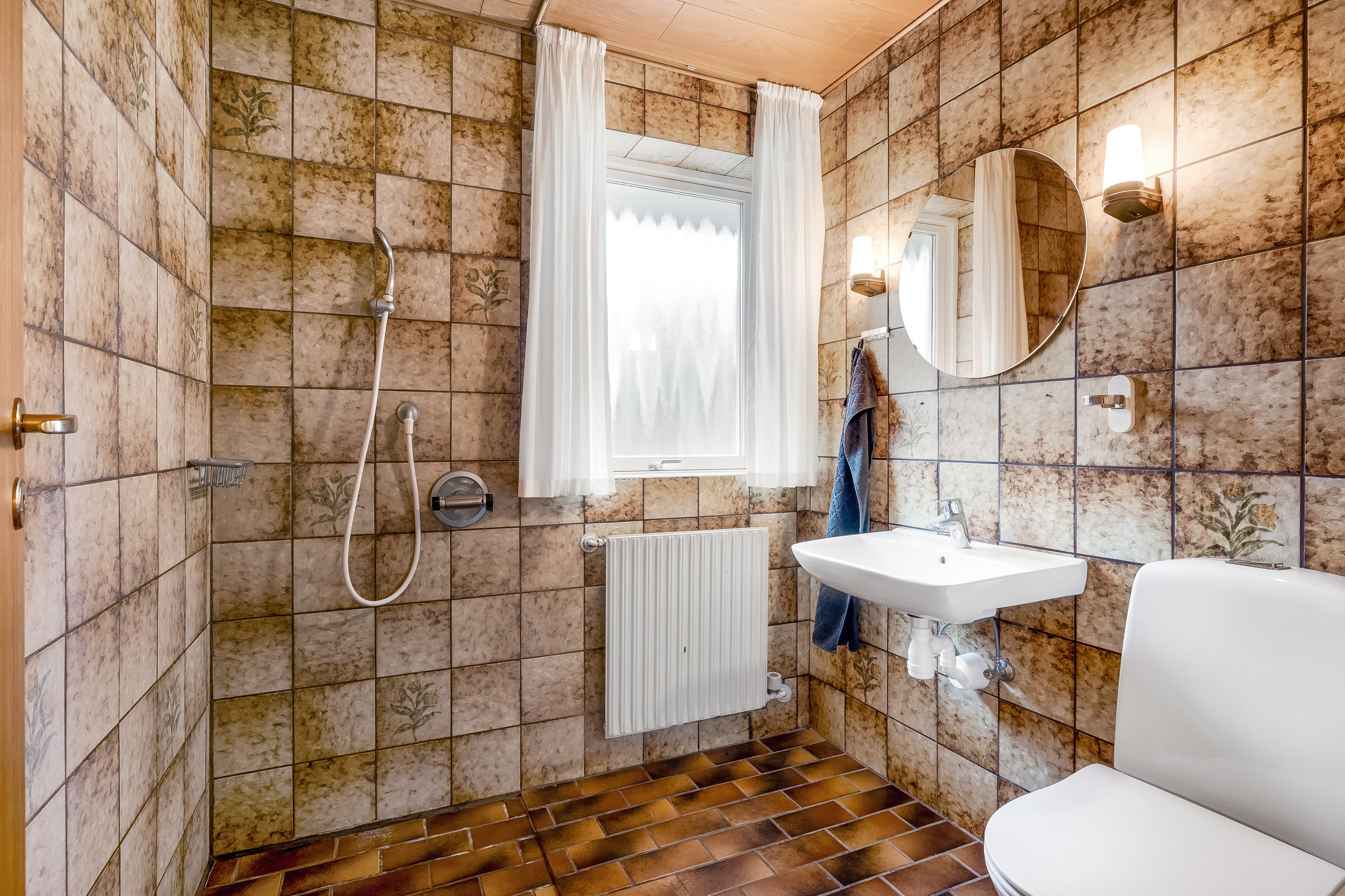 Fremhævet badeværelse billede i fuldskærmstilstand. Billede af Højdedraget 89, 6940 Lem St