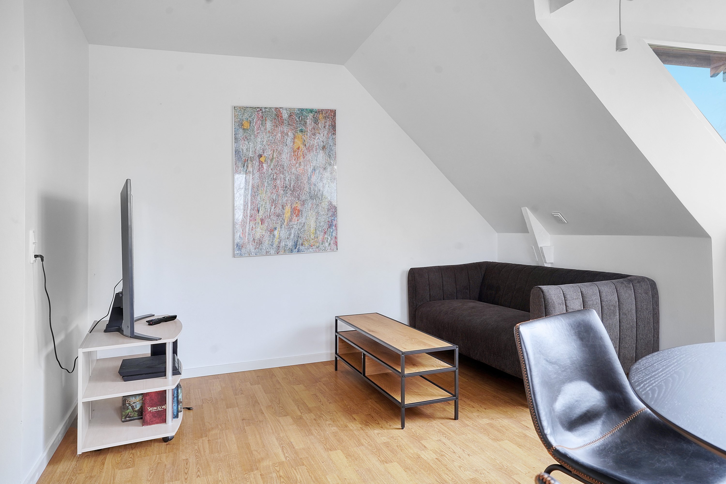 Fremhævet stue billede i fuldskærmstilstand. Billede af Jespervej 124B, 2., 3400 Hillerød