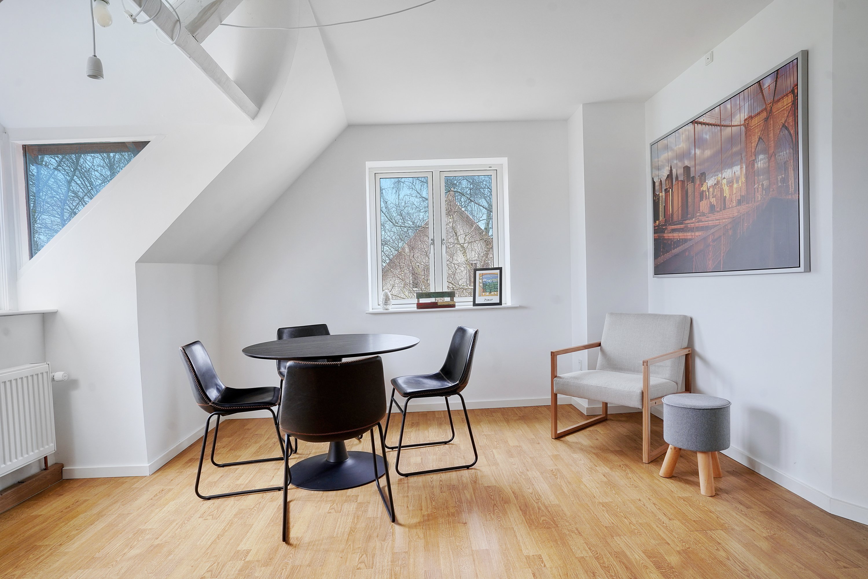 Fremhævet stue billede i fuldskærmstilstand. Billede af Jespervej 124B, 2., 3400 Hillerød