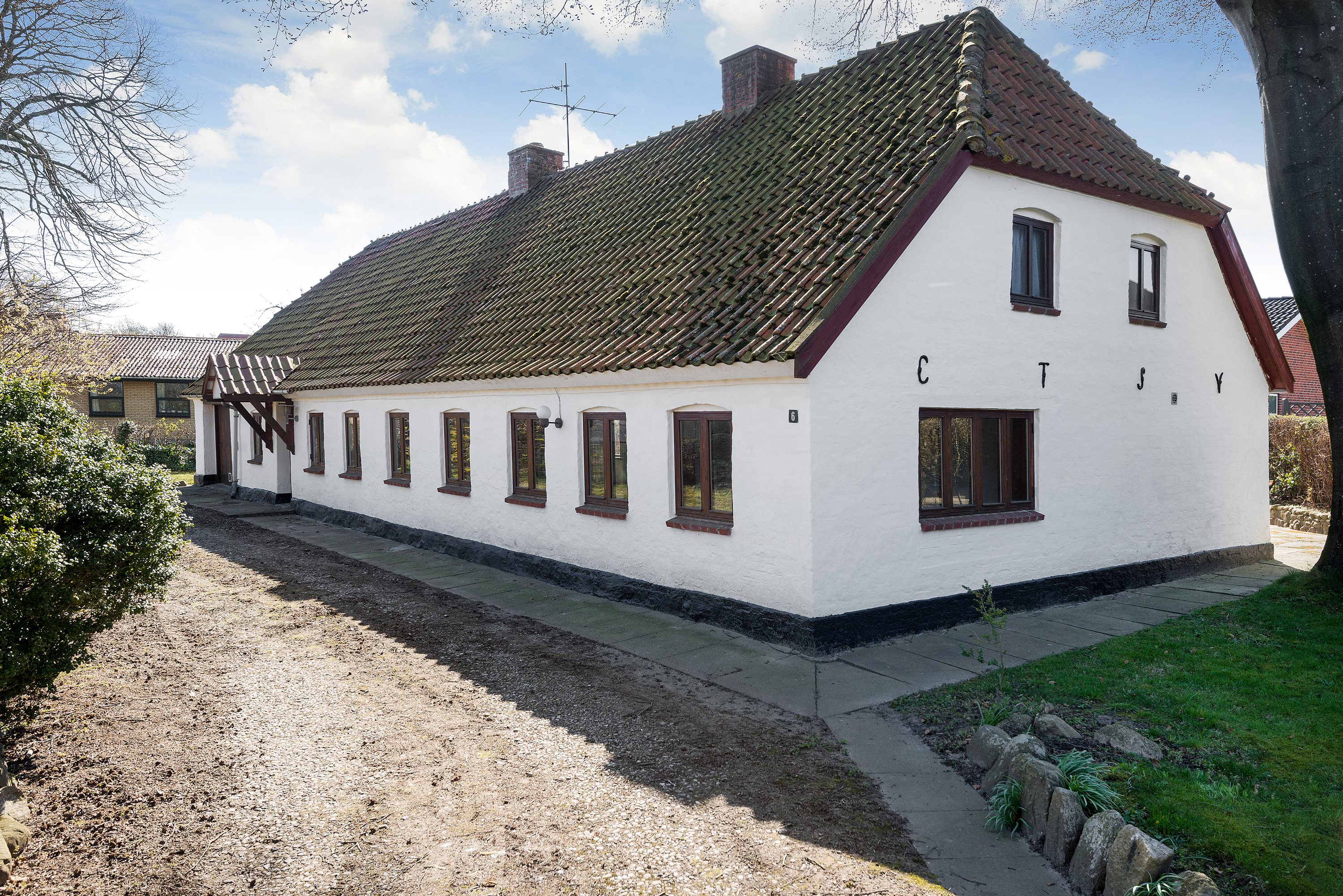 Miniaturebillede 1: ejendommen. Billede af Damhusvej 6, 9830 Tårs