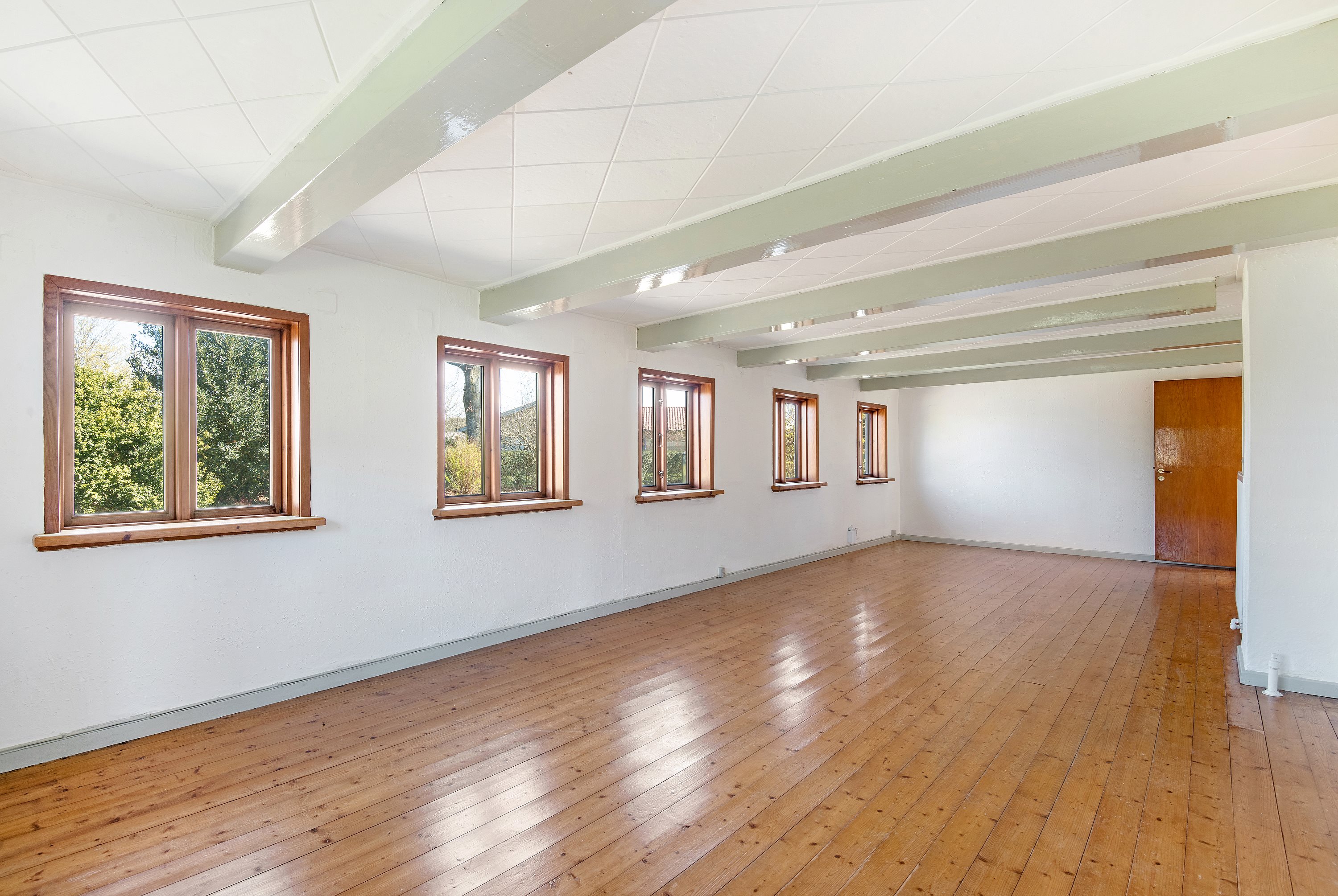 Fremhævet stue billede i fuldskærmstilstand. Billede af Damhusvej 6, 9830 Tårs