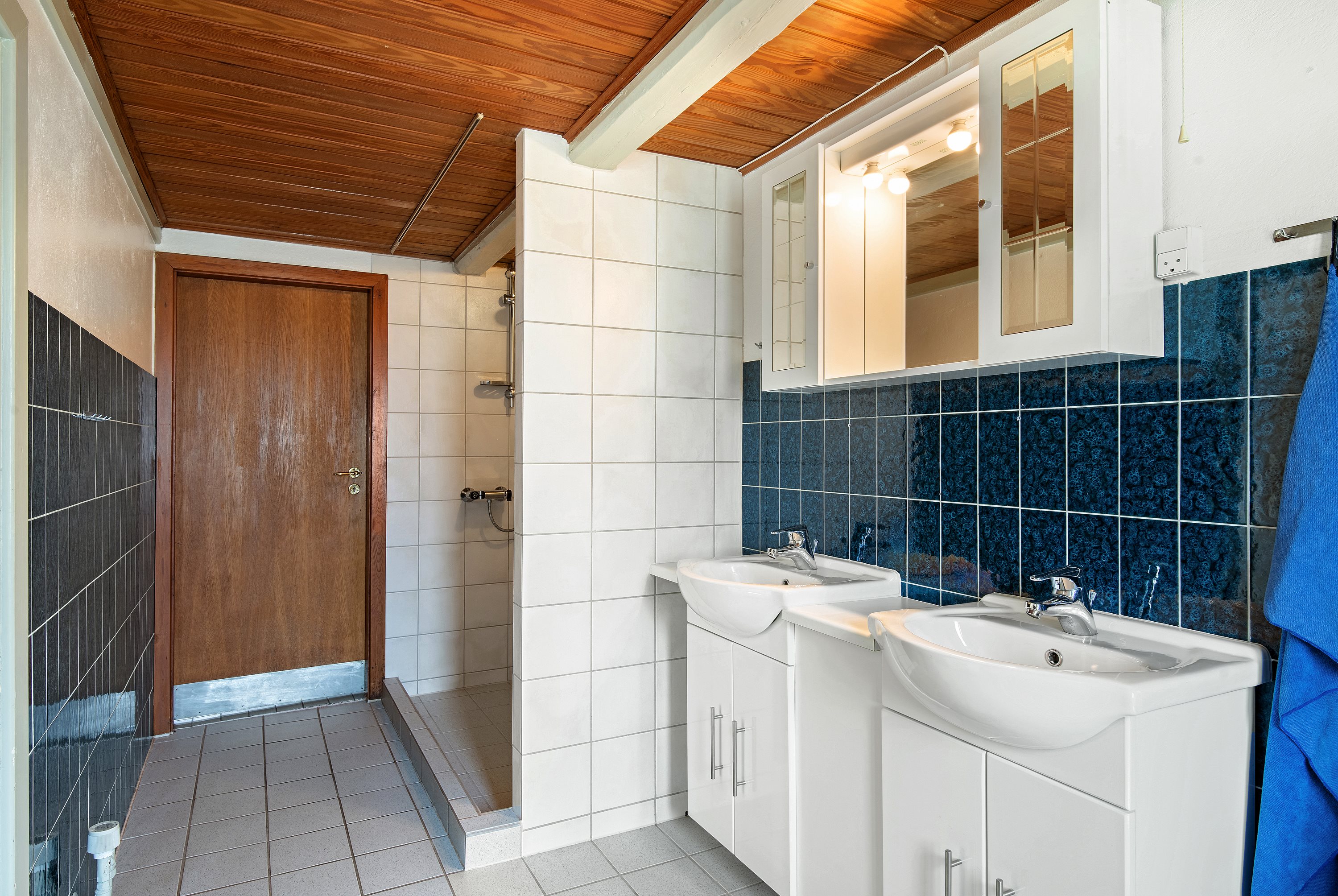 Fremhævet badeværelse billede i fuldskærmstilstand. Billede af Damhusvej 6, 9830 Tårs