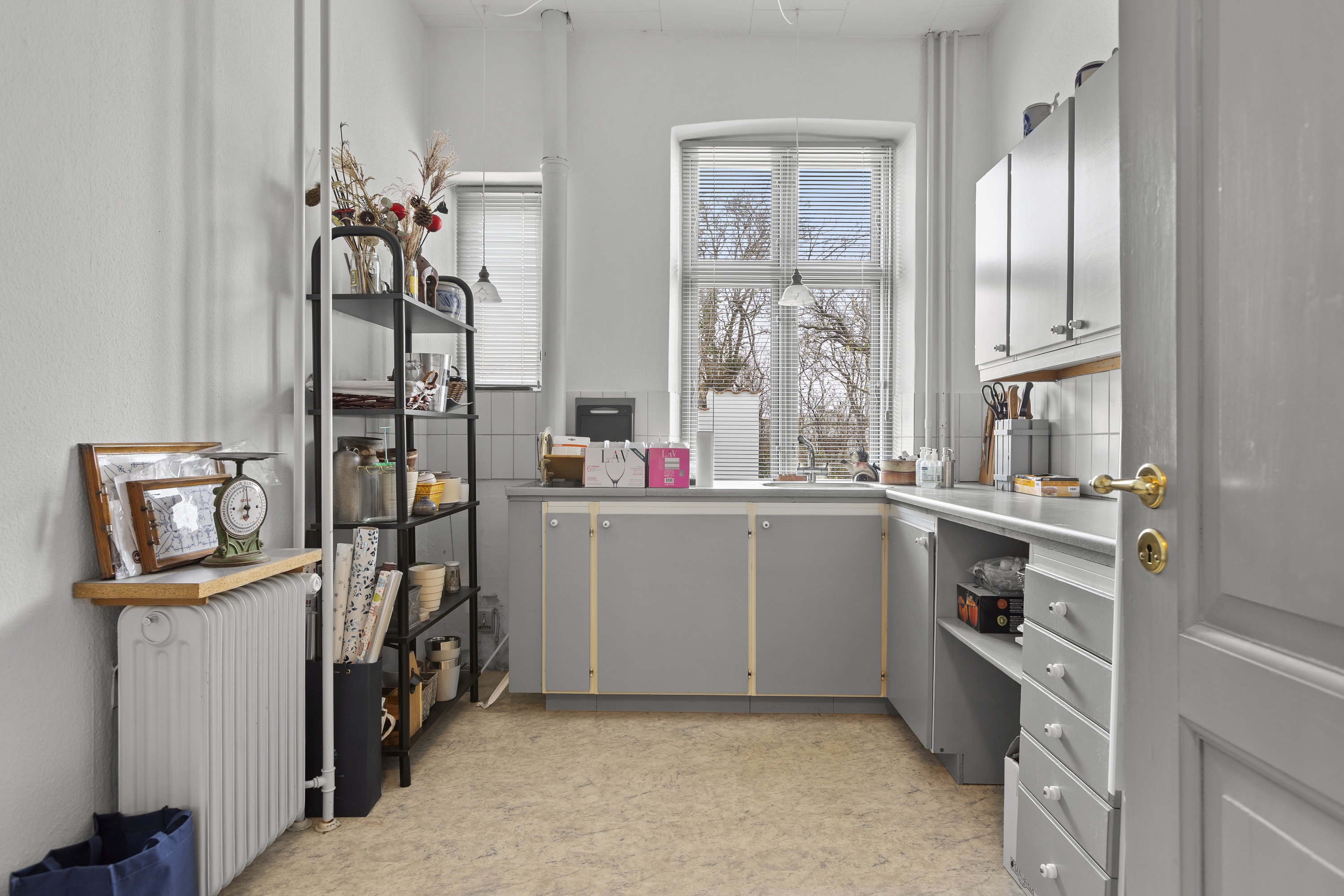 Fremhævet thekøkken billede i fuldskærmstilstand. Billede af Lygtebakken 1, 4220 Korsør