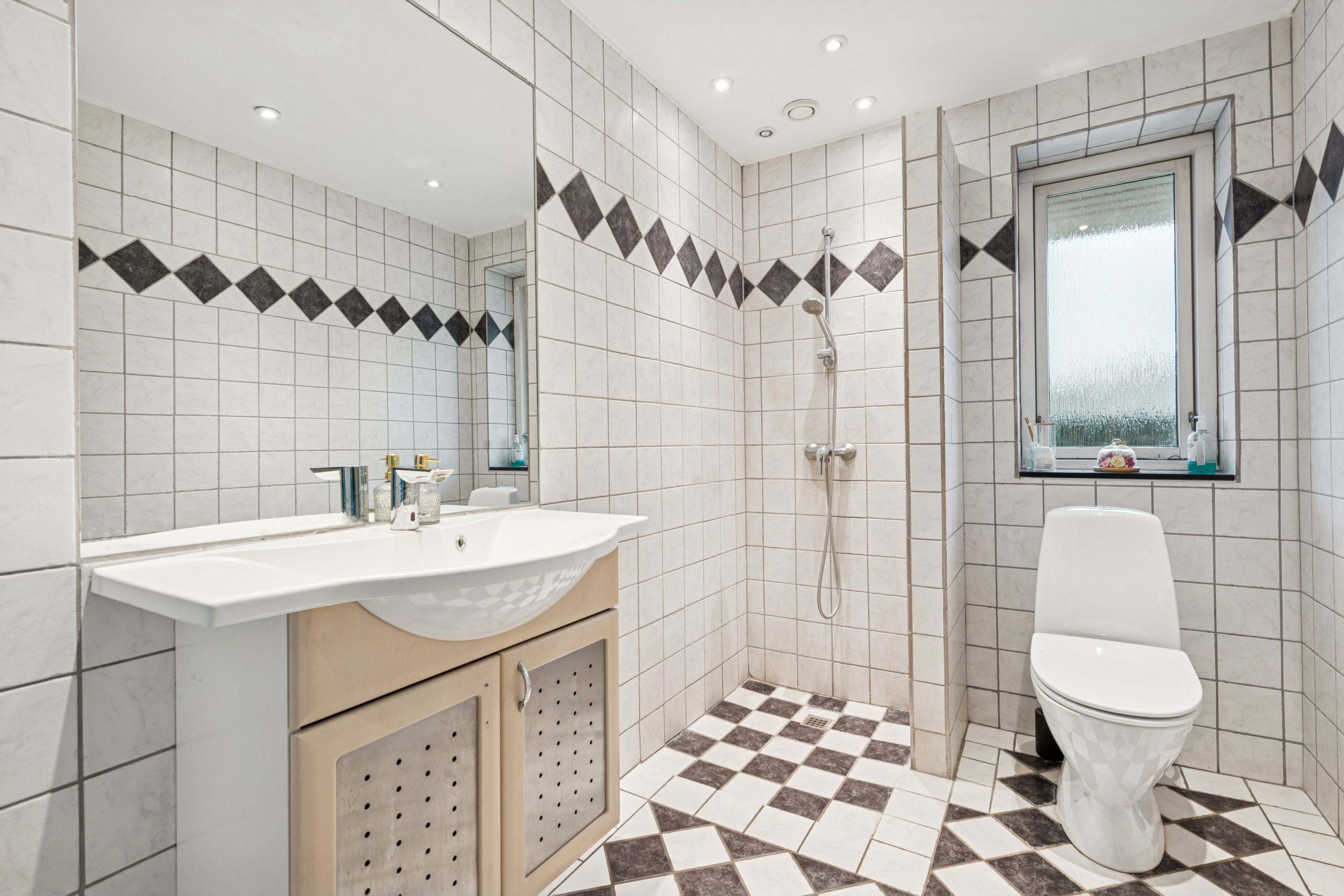 Fremhævet badeværelse billede i fuldskærmstilstand. Billede af Frøhaven 9, Kraghave, 2630 Taastrup