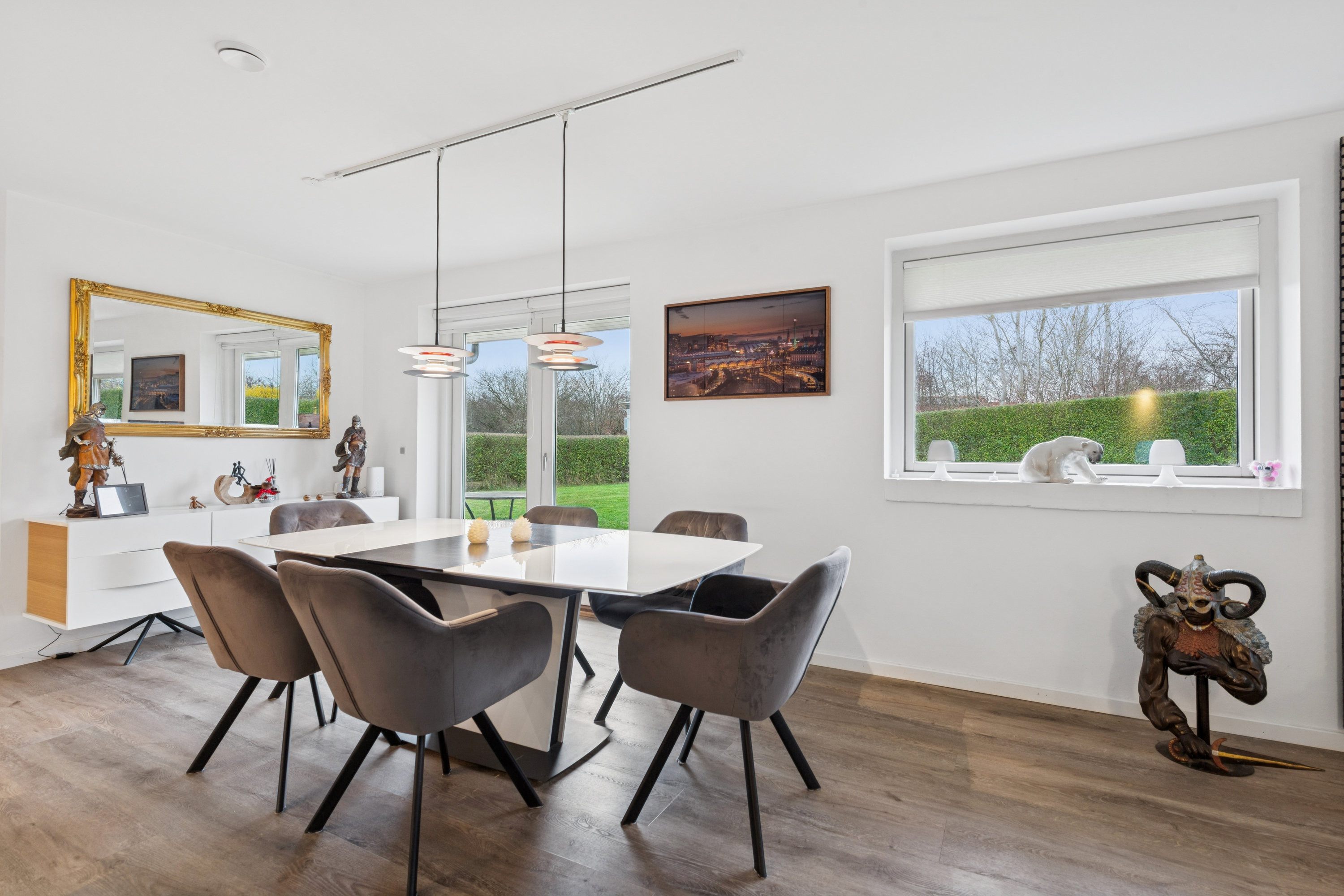 Fremhævet stue billede i fuldskærmstilstand. Billede af Frøhaven 9, Kraghave, 2630 Taastrup