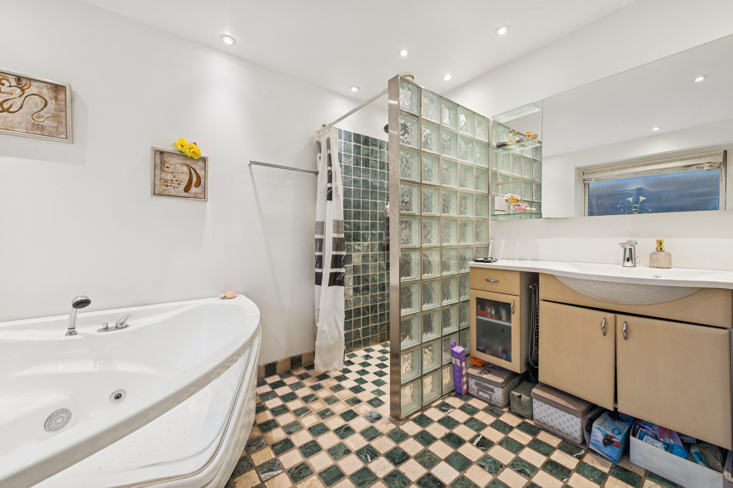 Fremhævet badeværelse billede i fuldskærmstilstand. Billede af Frøhaven 9, Kraghave, 2630 Taastrup