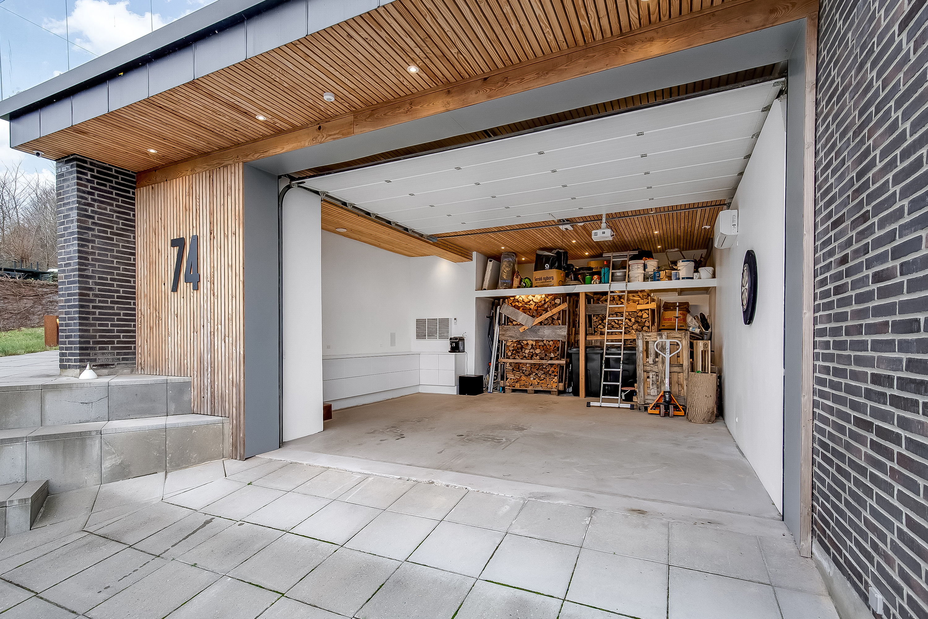 Fremhævet garage billede i fuldskærmstilstand. Billede af Stadionvej 74, 6000 Kolding