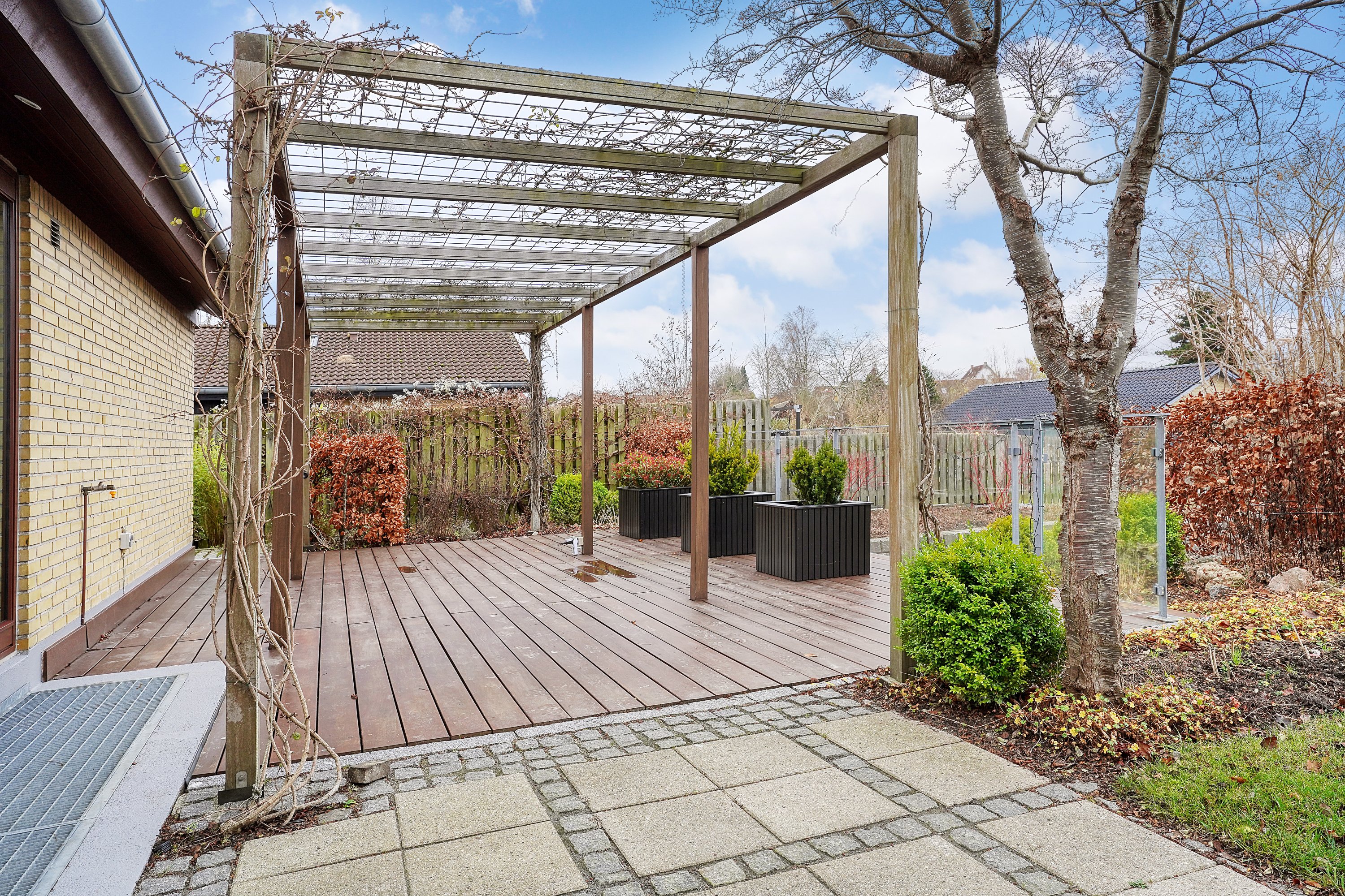 Fremhævet terrasse billede i fuldskærmstilstand. Billede af Stenholtsvænget 3, 3400 Hillerød