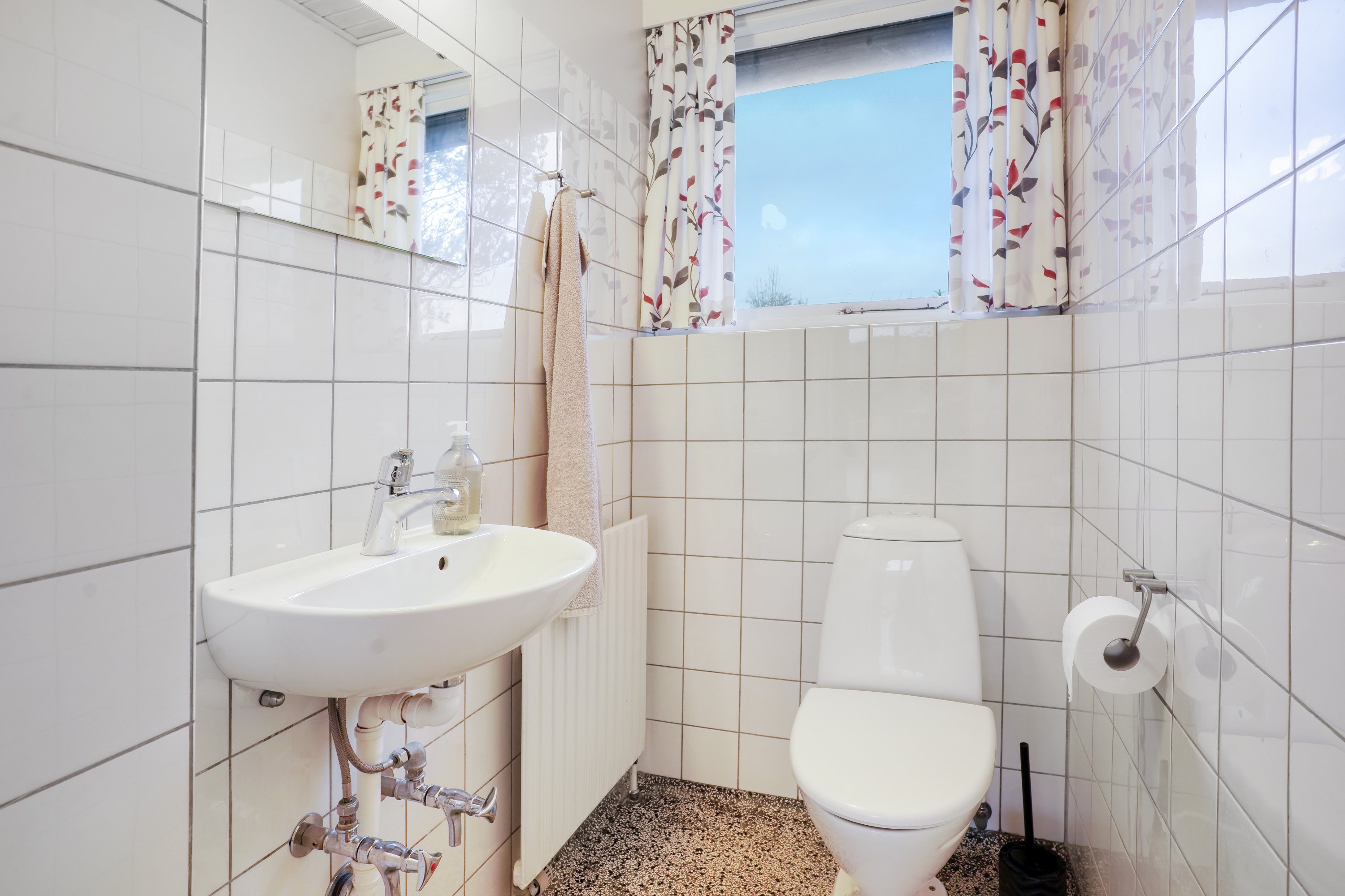 Fremhævet wc billede i fuldskærmstilstand. Billede af Stenholtsvænget 3, 3400 Hillerød