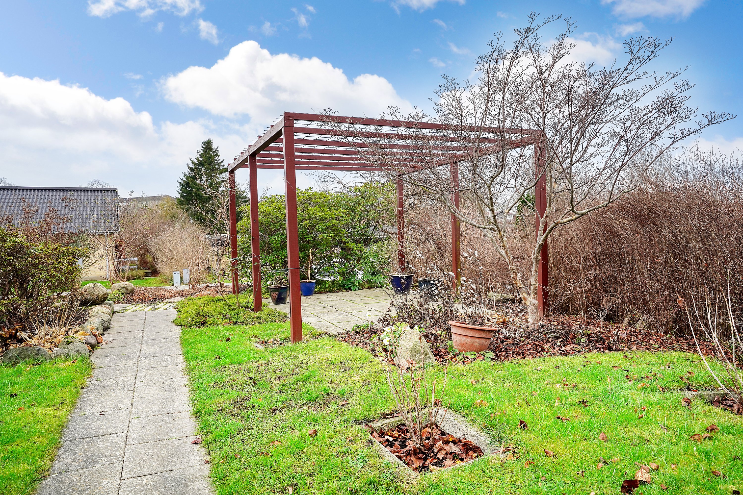 Fremhævet terrasse billede i fuldskærmstilstand. Billede af Stenholtsvænget 3, 3400 Hillerød