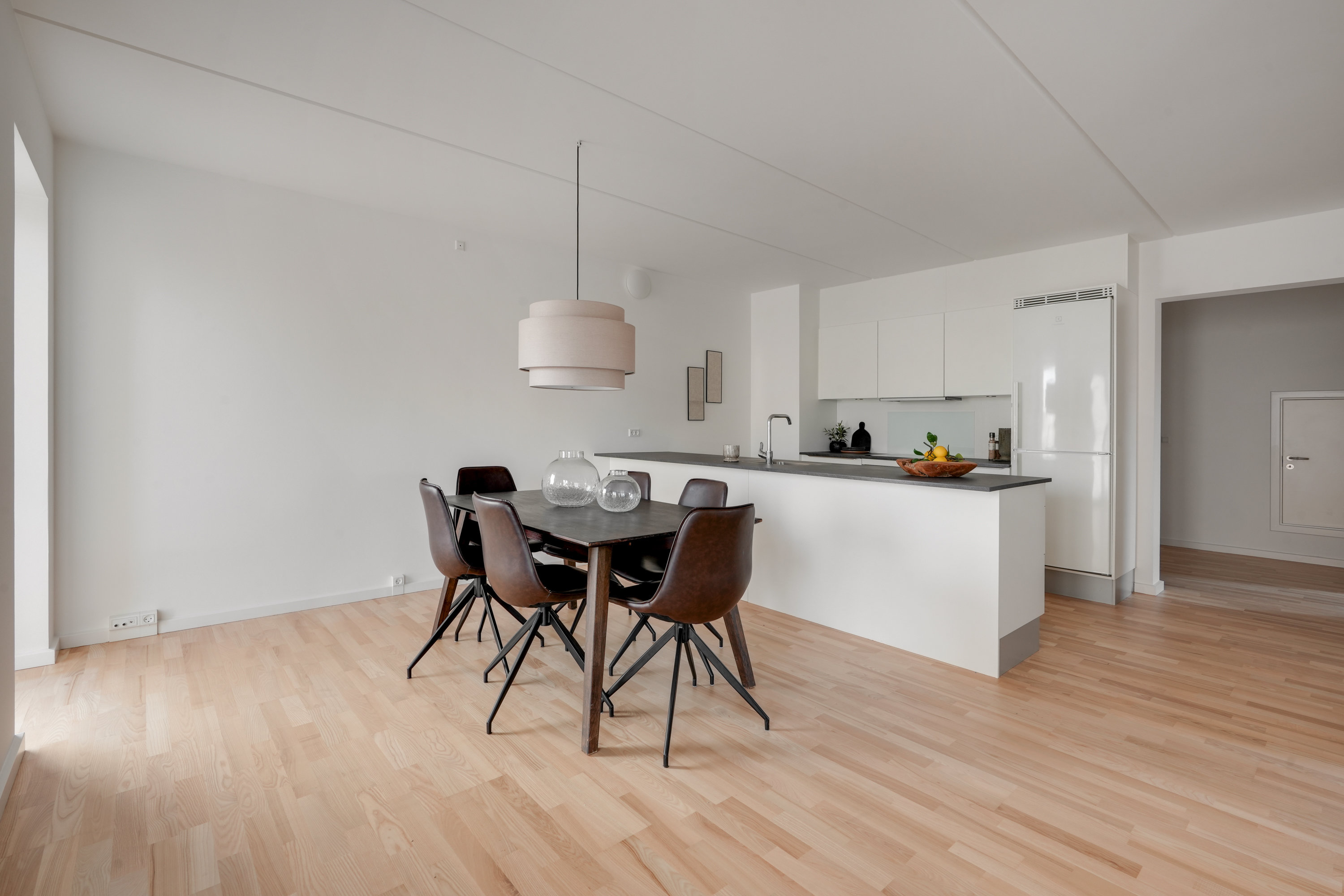 Fremhævet andet billede i fuldskærmstilstand. Billede af Teglholmsgade 12E, 5. mf., 2450 København SV