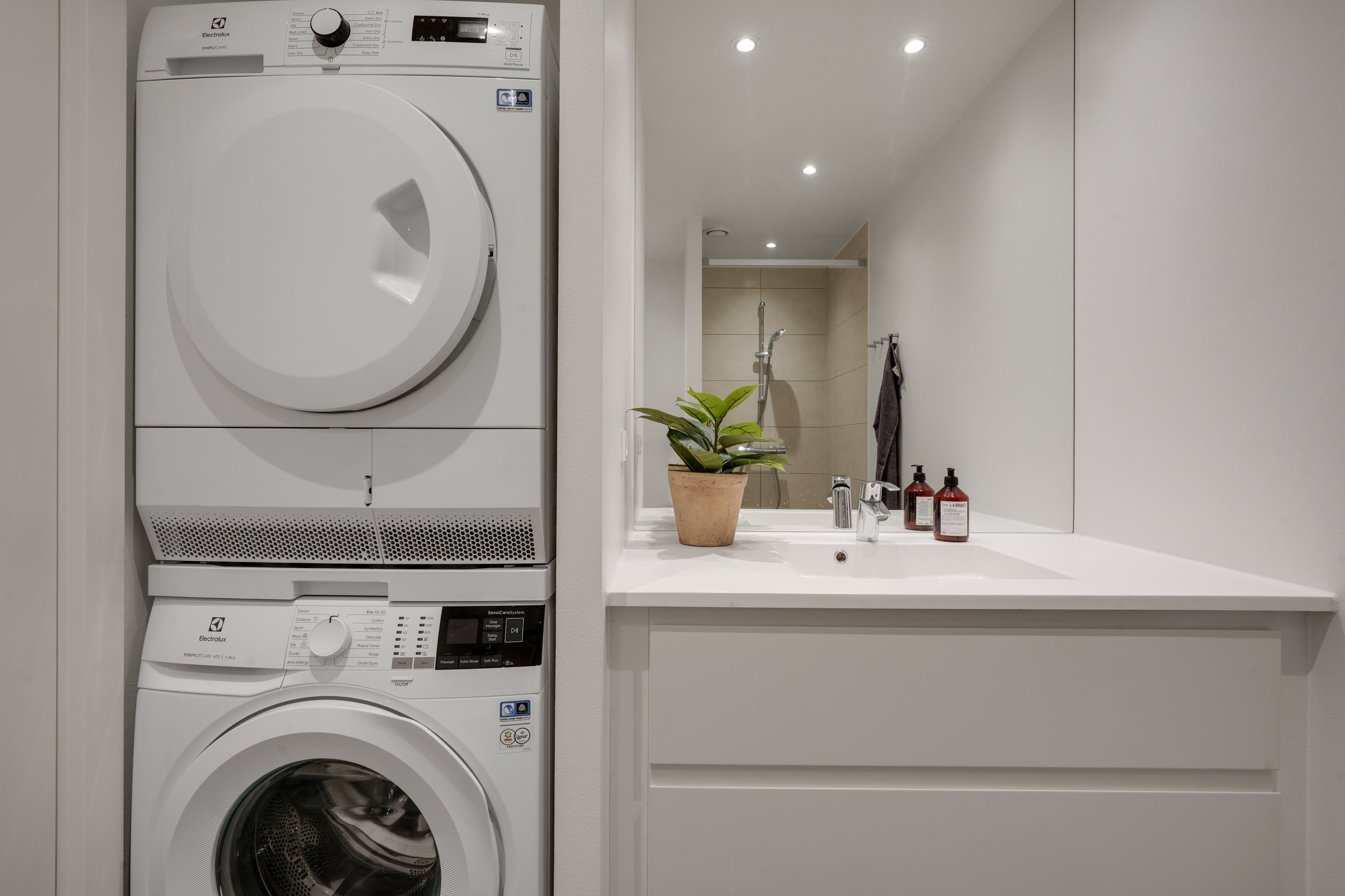 Fremhævet andet billede i fuldskærmstilstand. Billede af Teglholmsgade 12E, 5. mf., 2450 København SV