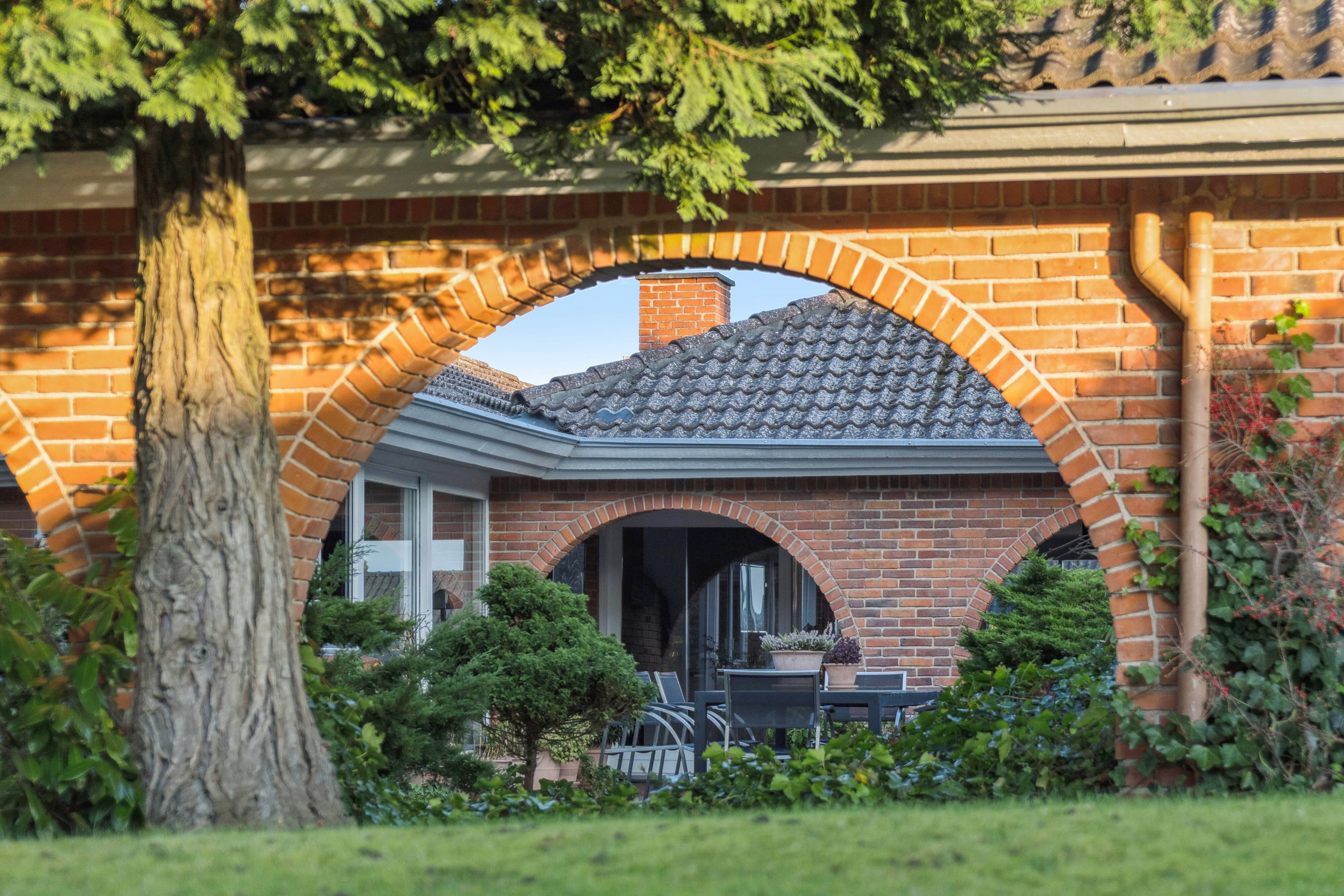 Fremhævet set fra haven billede i fuldskærmstilstand. Billede af Rungsted Strandvej 81, 2960 Rungsted Kyst