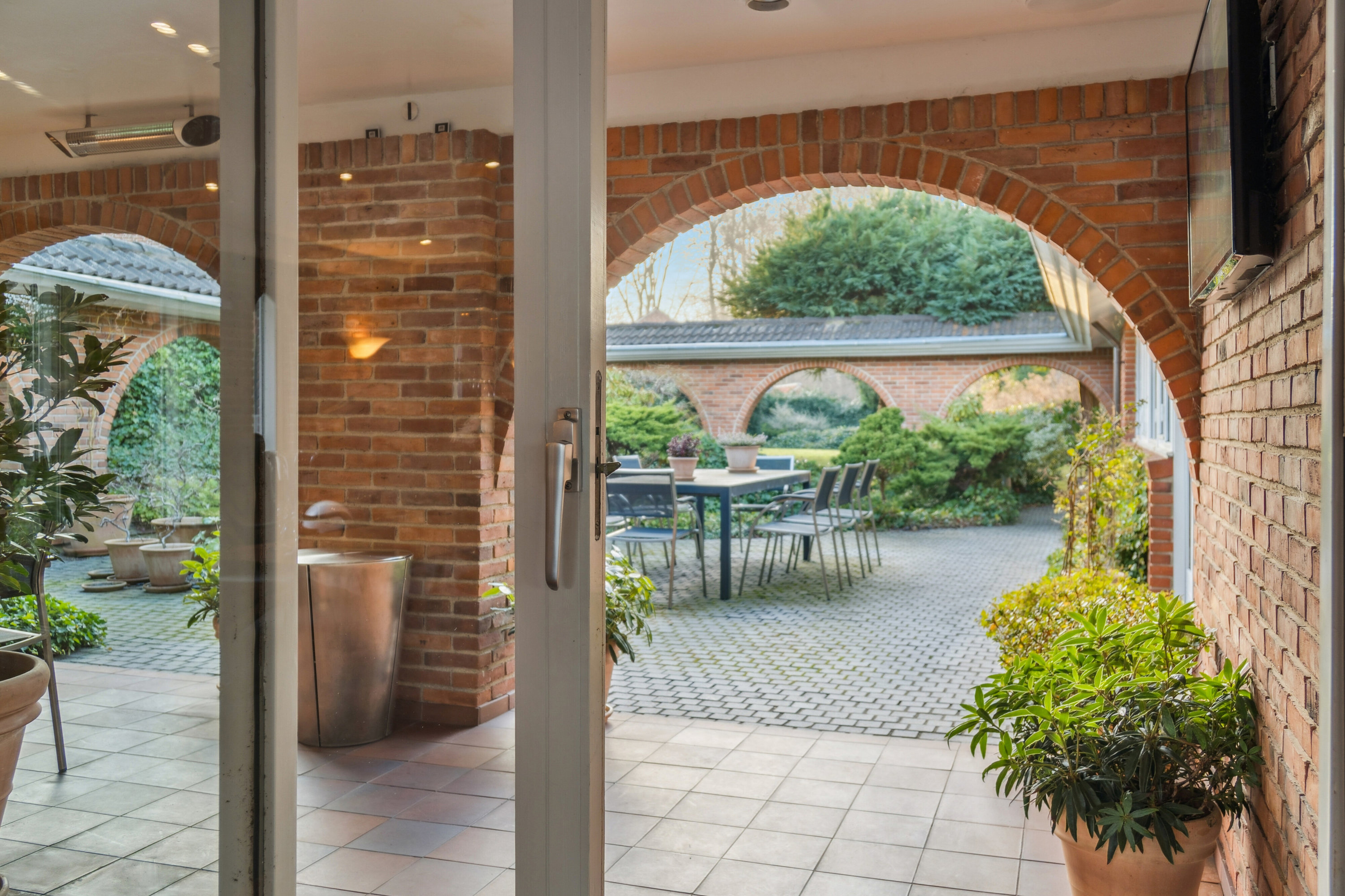 Fremhævet udendørs billede i fuldskærmstilstand. Billede af Rungsted Strandvej 81, 2960 Rungsted Kyst