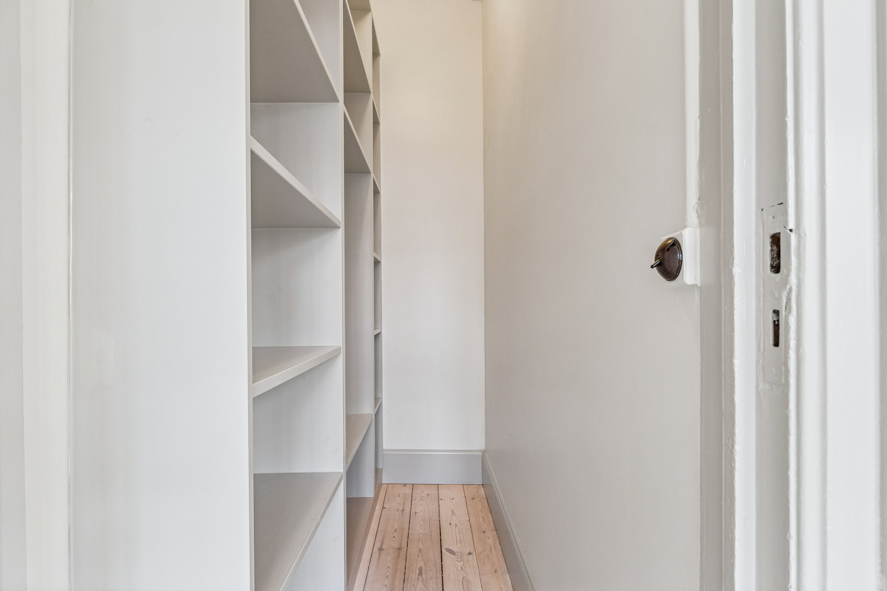 Fremhævet entré billede i fuldskærmstilstand. Billede af Overgaden Neden Vandet 15, 2., 1414 København K