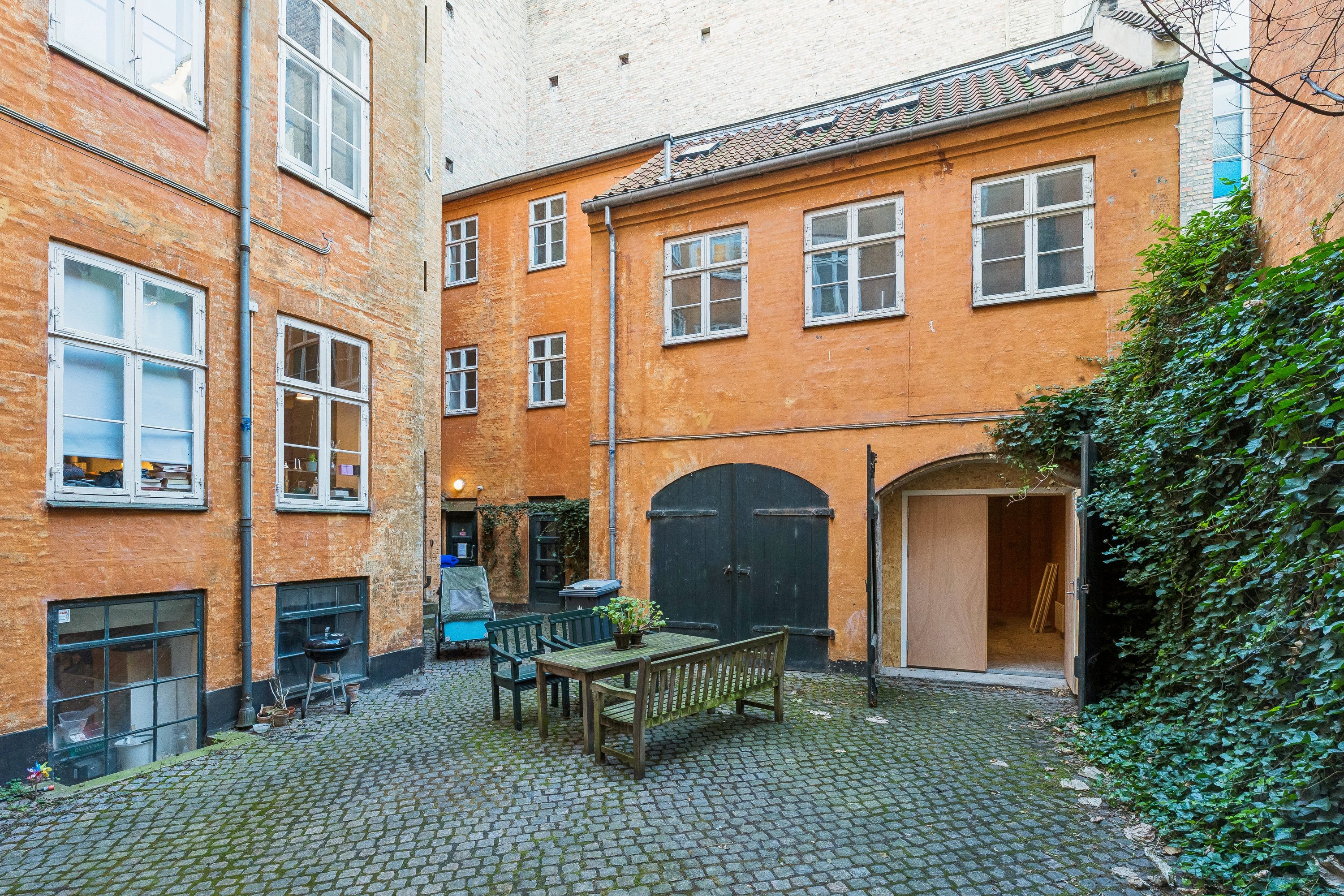 Fremhævet andet billede i fuldskærmstilstand. Billede af Overgaden Neden Vandet 15, 2., 1414 København K