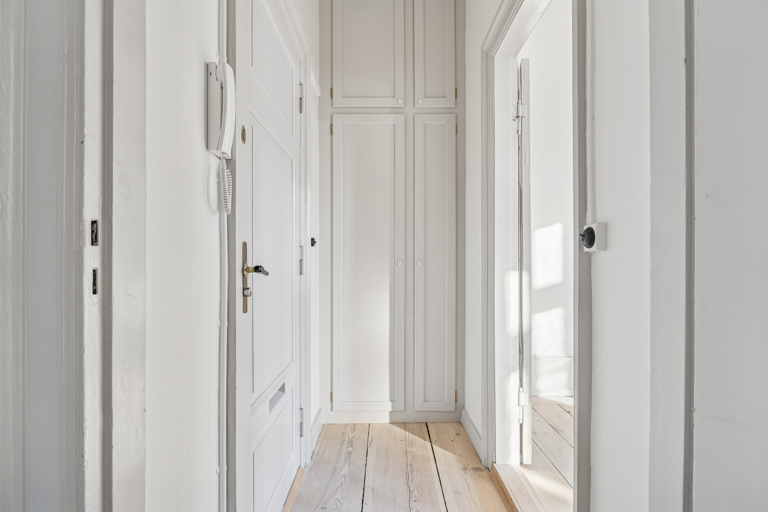 Fremhævet entré billede i fuldskærmstilstand. Billede af Overgaden Neden Vandet 15, 2., 1414 København K