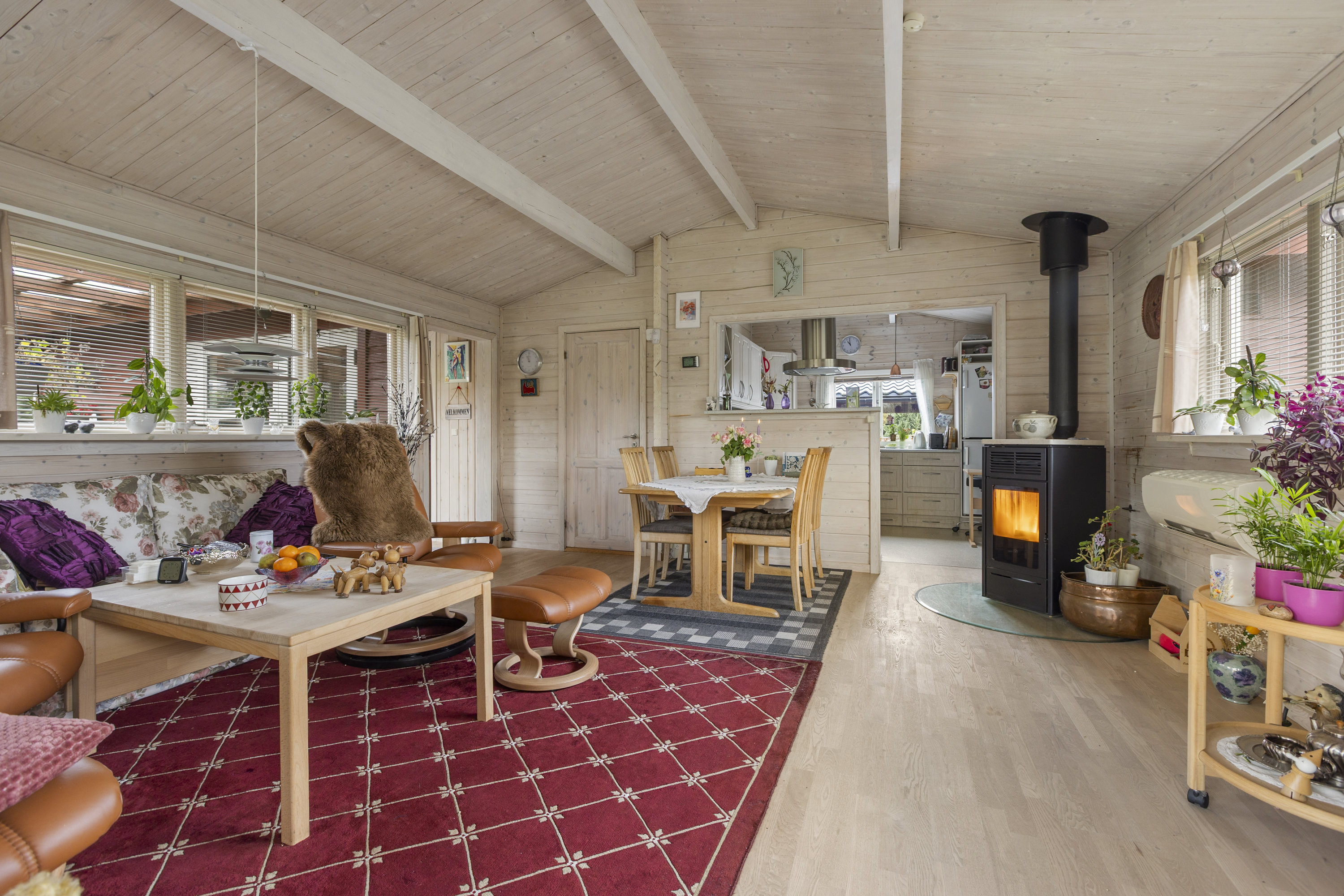 Fremhævet stue billede i fuldskærmstilstand. Billede af Gøgevænget 39, Vellerup, 4050 Skibby