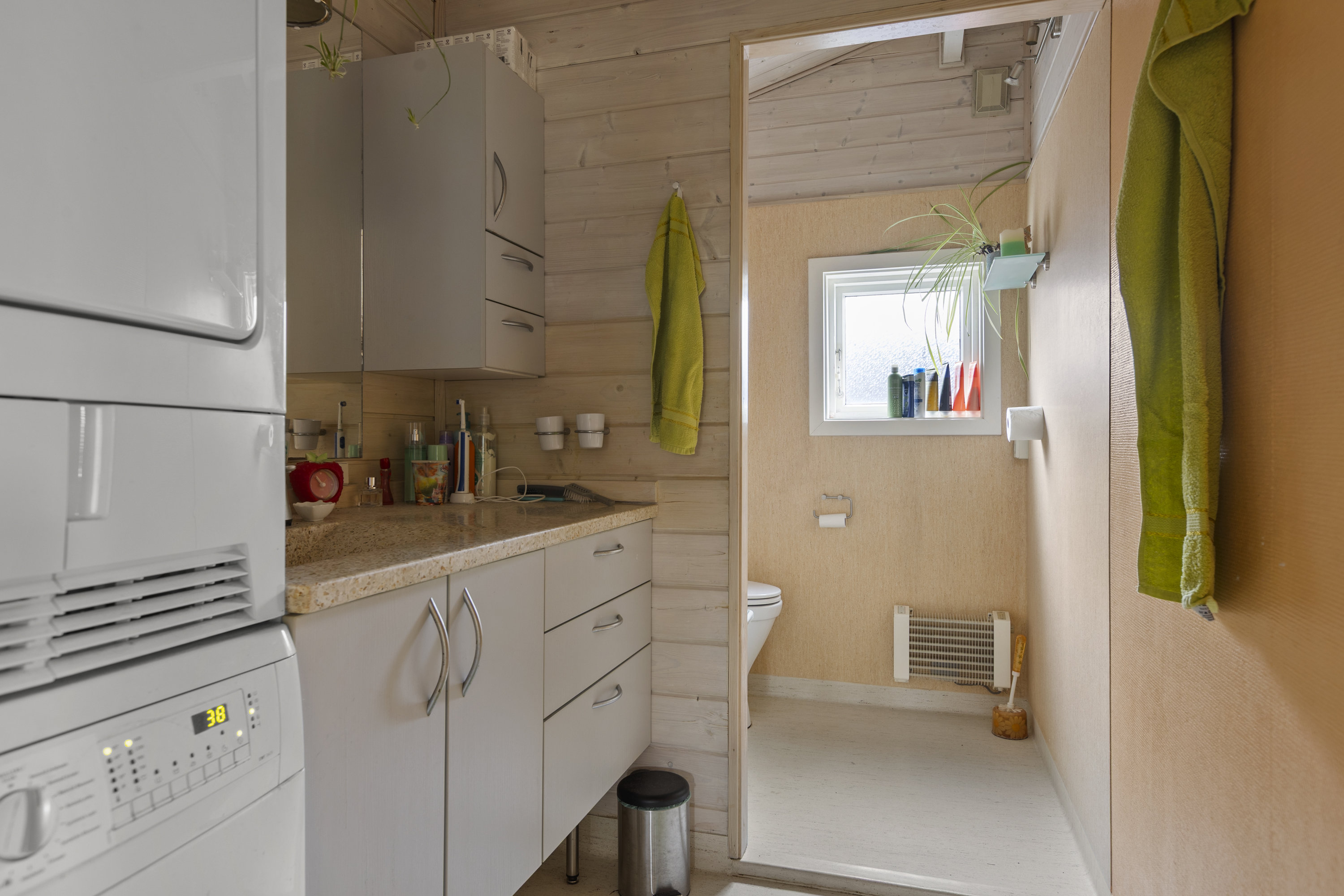 Fremhævet badeværelse billede i fuldskærmstilstand. Billede af Gøgevænget 39, Vellerup, 4050 Skibby