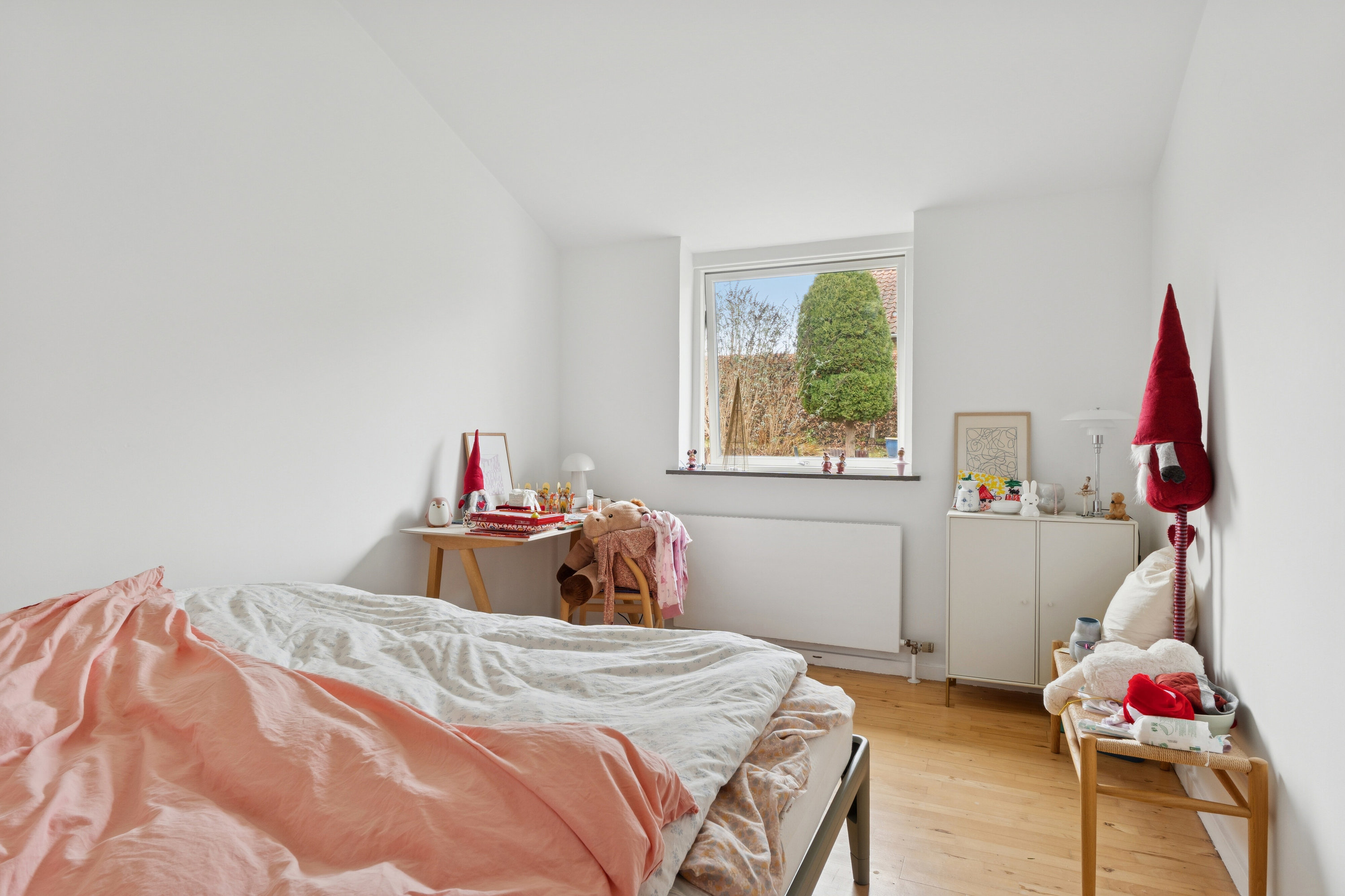 Fremhævet soveværelse billede i fuldskærmstilstand. Billede af Syrenvej 12B, 2970 Hørsholm