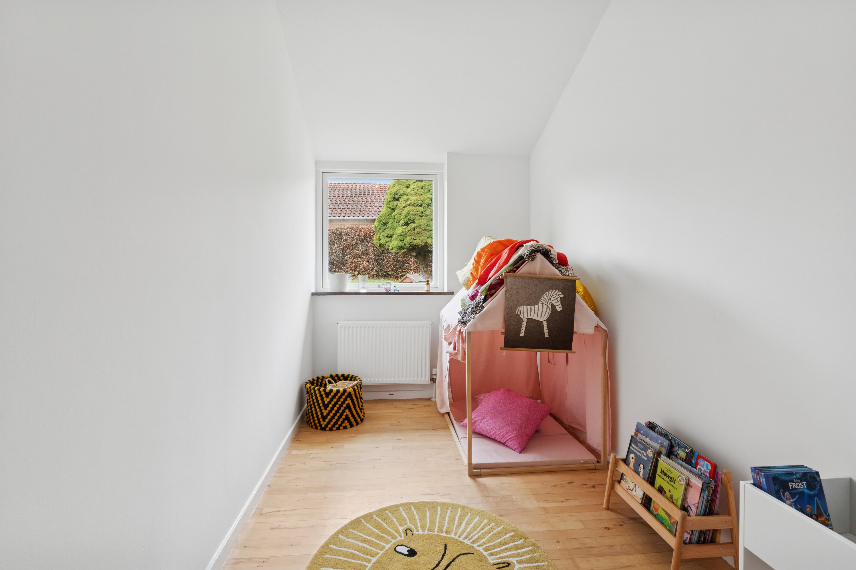 Fremhævet børneværelse billede i fuldskærmstilstand. Billede af Syrenvej 12B, 2970 Hørsholm