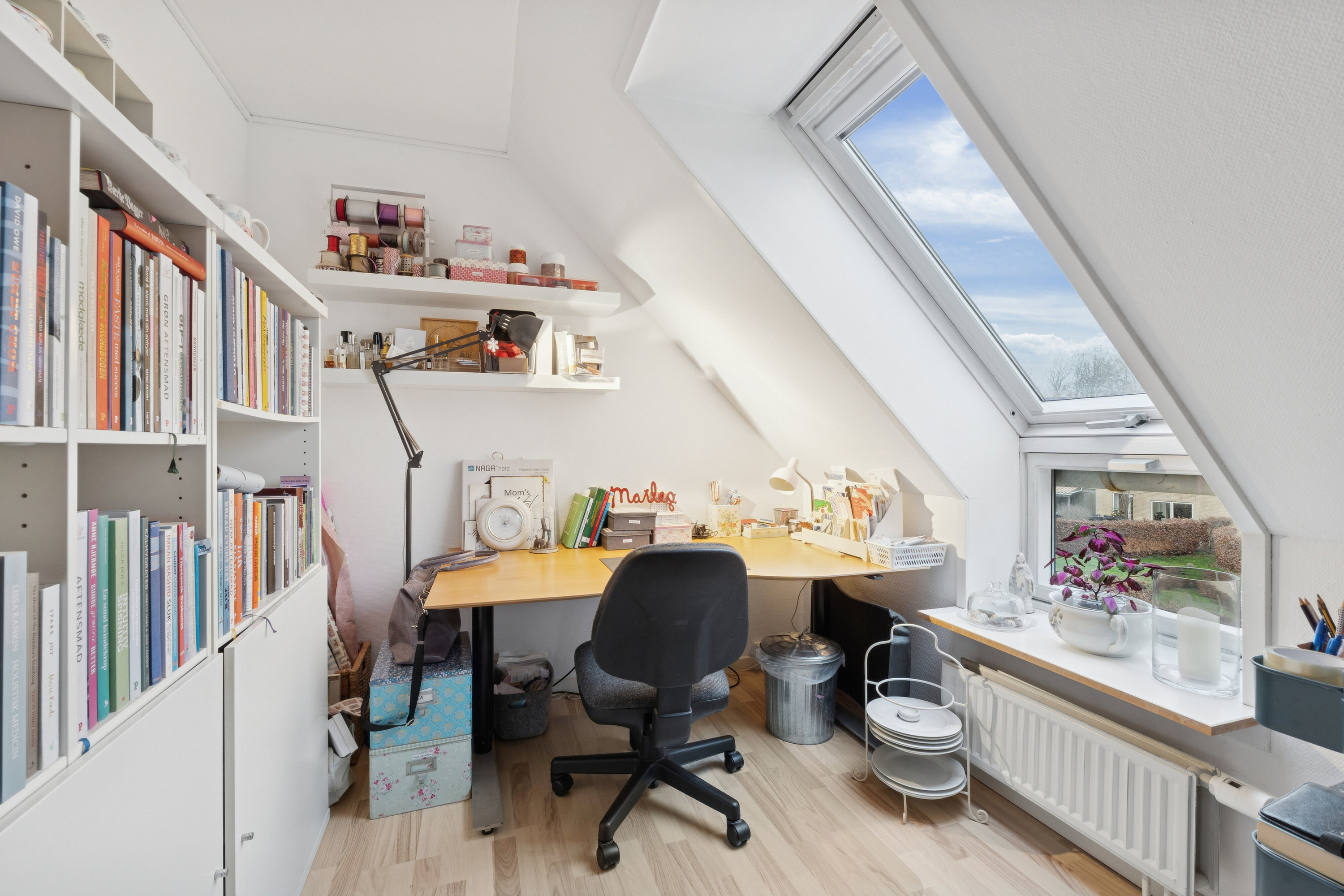 Fremhævet arbejdsværelse billede i fuldskærmstilstand. Billede af Mikkelborg Alle 66, 2970 Hørsholm