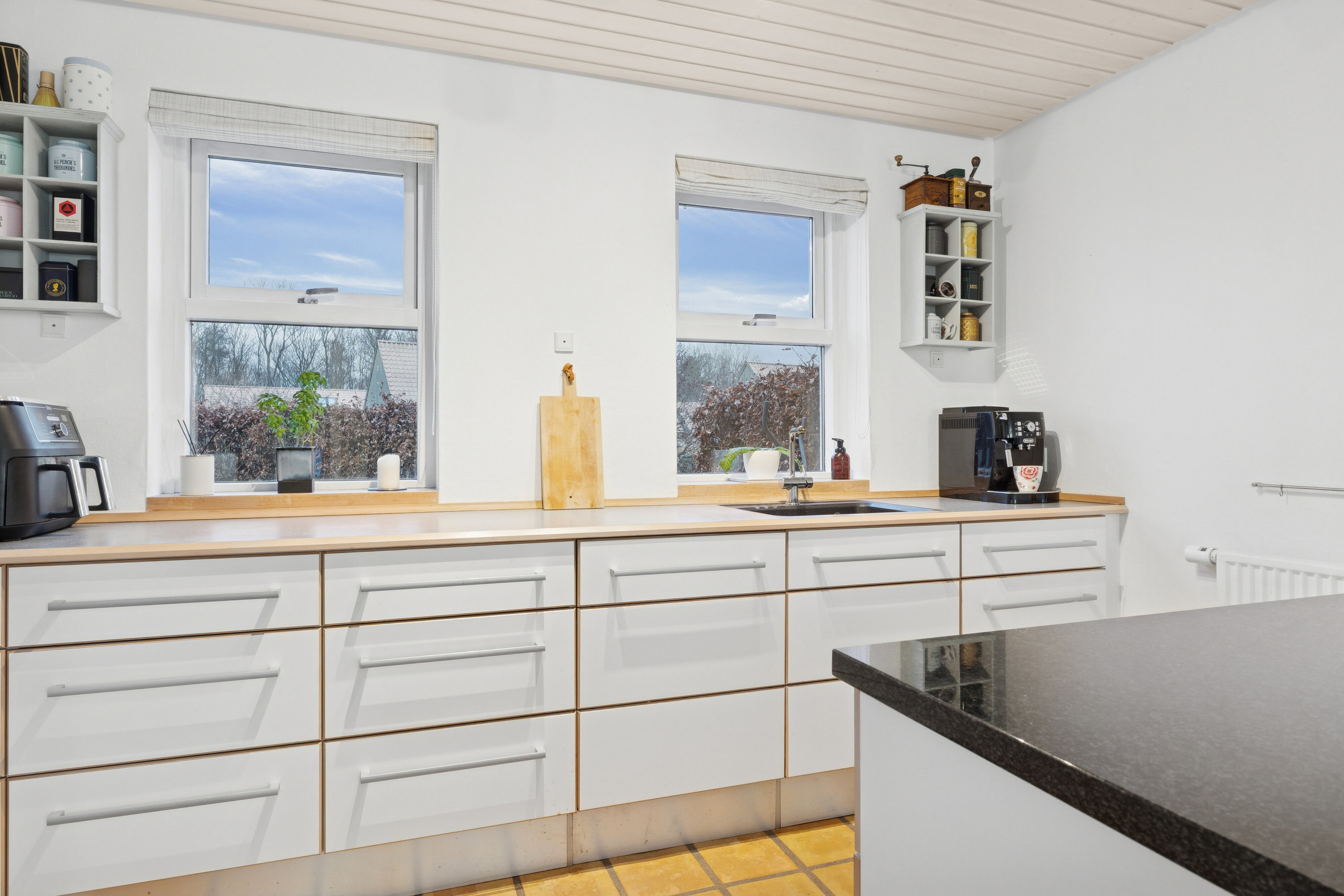 Fremhævet køkken billede i fuldskærmstilstand. Billede af Mikkelborg Alle 66, 2970 Hørsholm