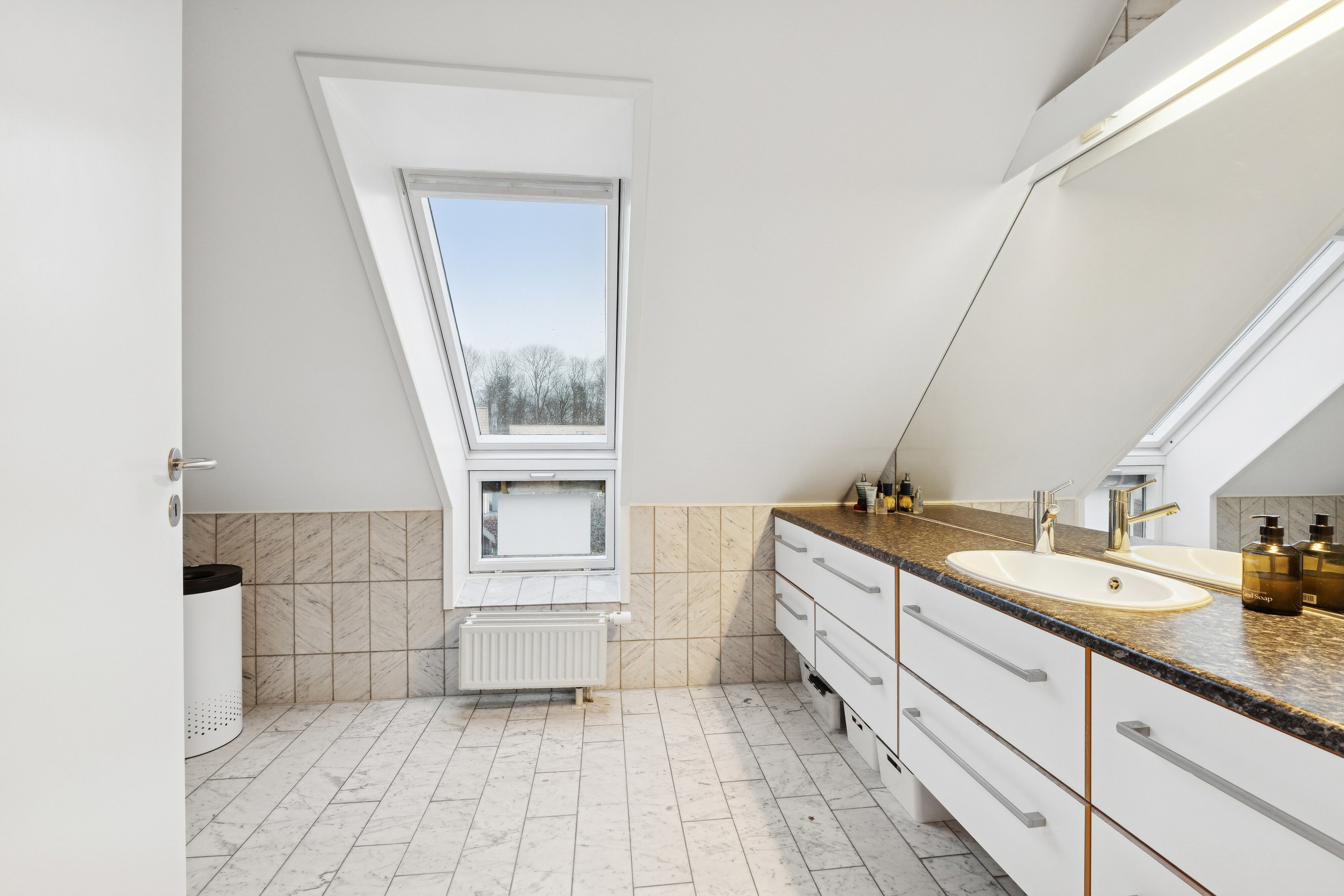 Fremhævet badeværelse billede i fuldskærmstilstand. Billede af Mikkelborg Alle 66, 2970 Hørsholm