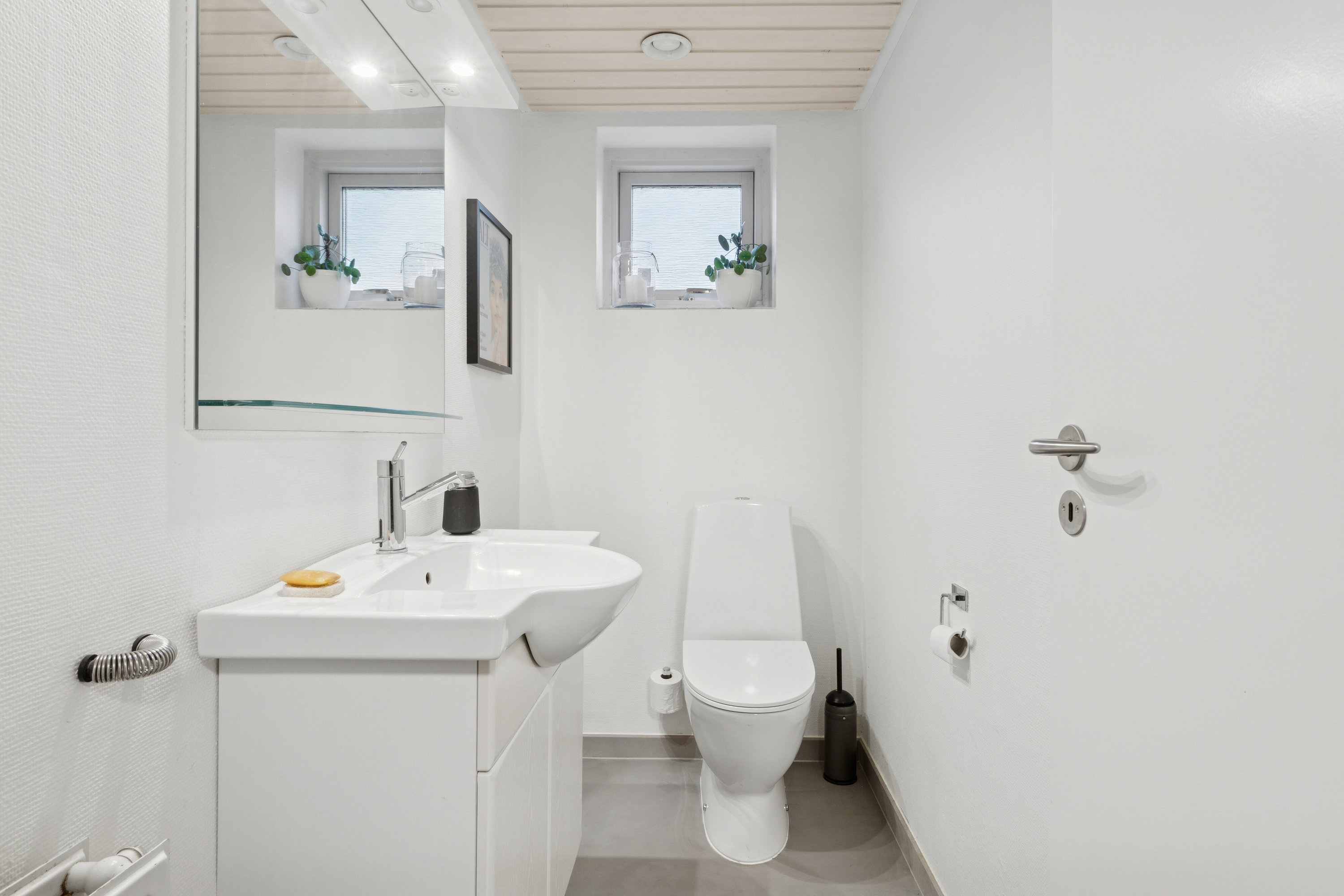 Fremhævet badeværelse billede i fuldskærmstilstand. Billede af Mikkelborg Alle 66, 2970 Hørsholm