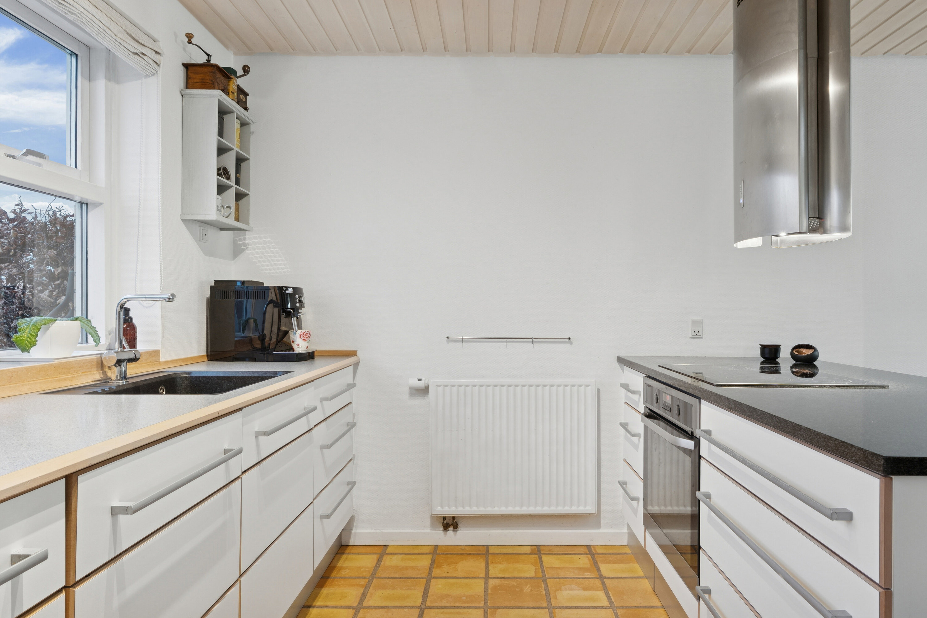 Fremhævet køkken billede i fuldskærmstilstand. Billede af Mikkelborg Alle 66, 2970 Hørsholm