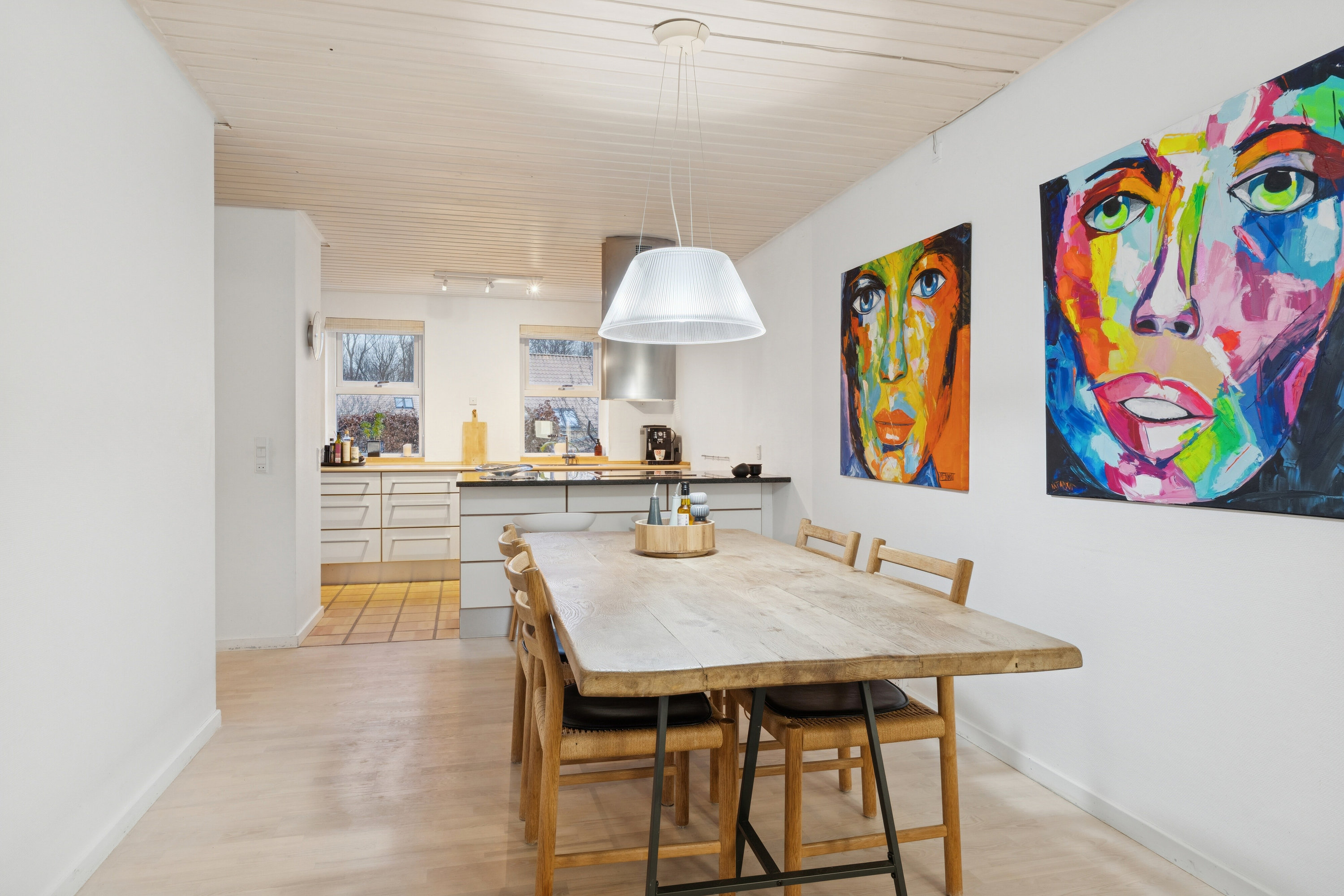 Fremhævet spisestue billede i fuldskærmstilstand. Billede af Mikkelborg Alle 66, 2970 Hørsholm