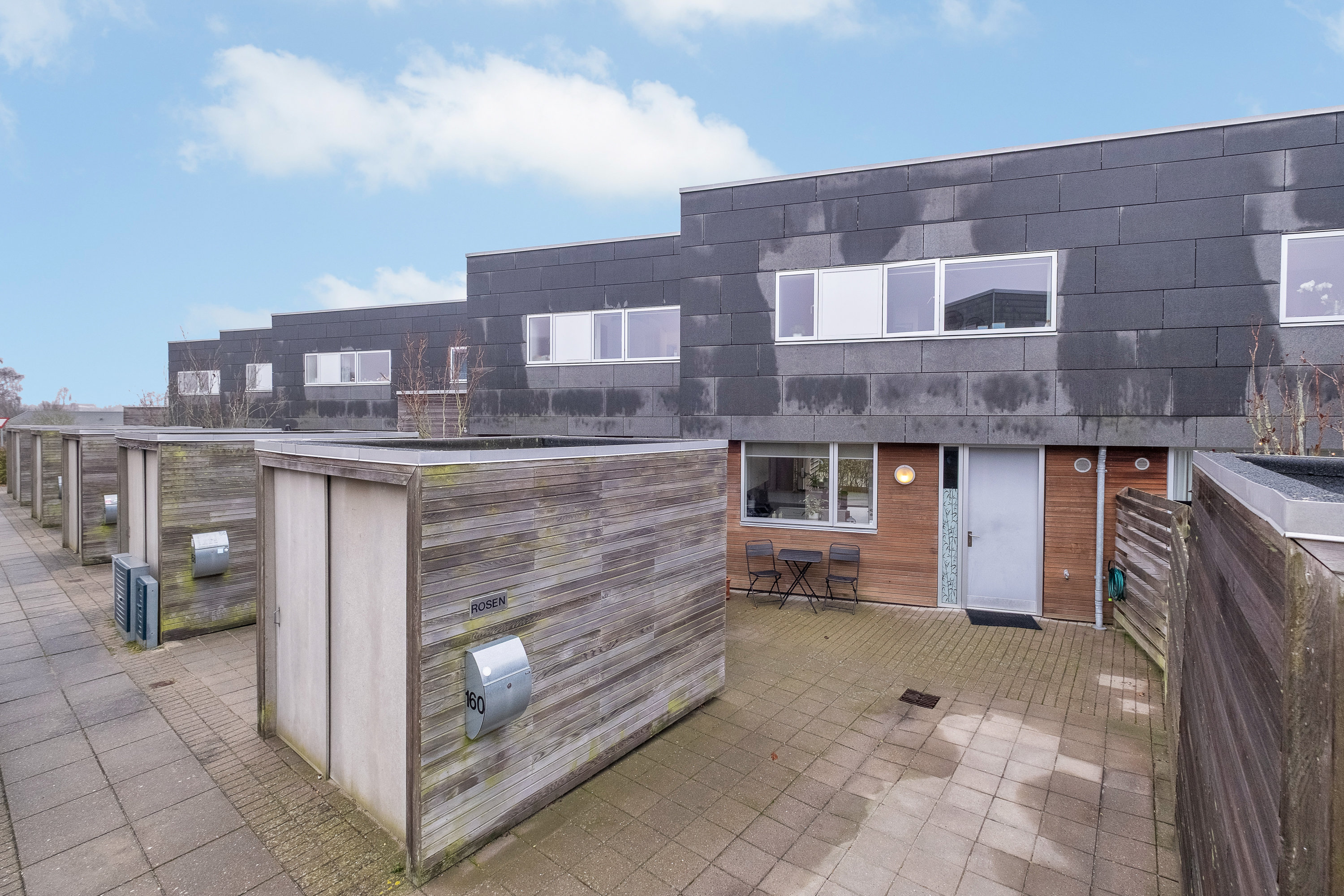 Fremhævet terrasse billede i fuldskærmstilstand. Billede af Egå Engvej 160, 8250 Egå