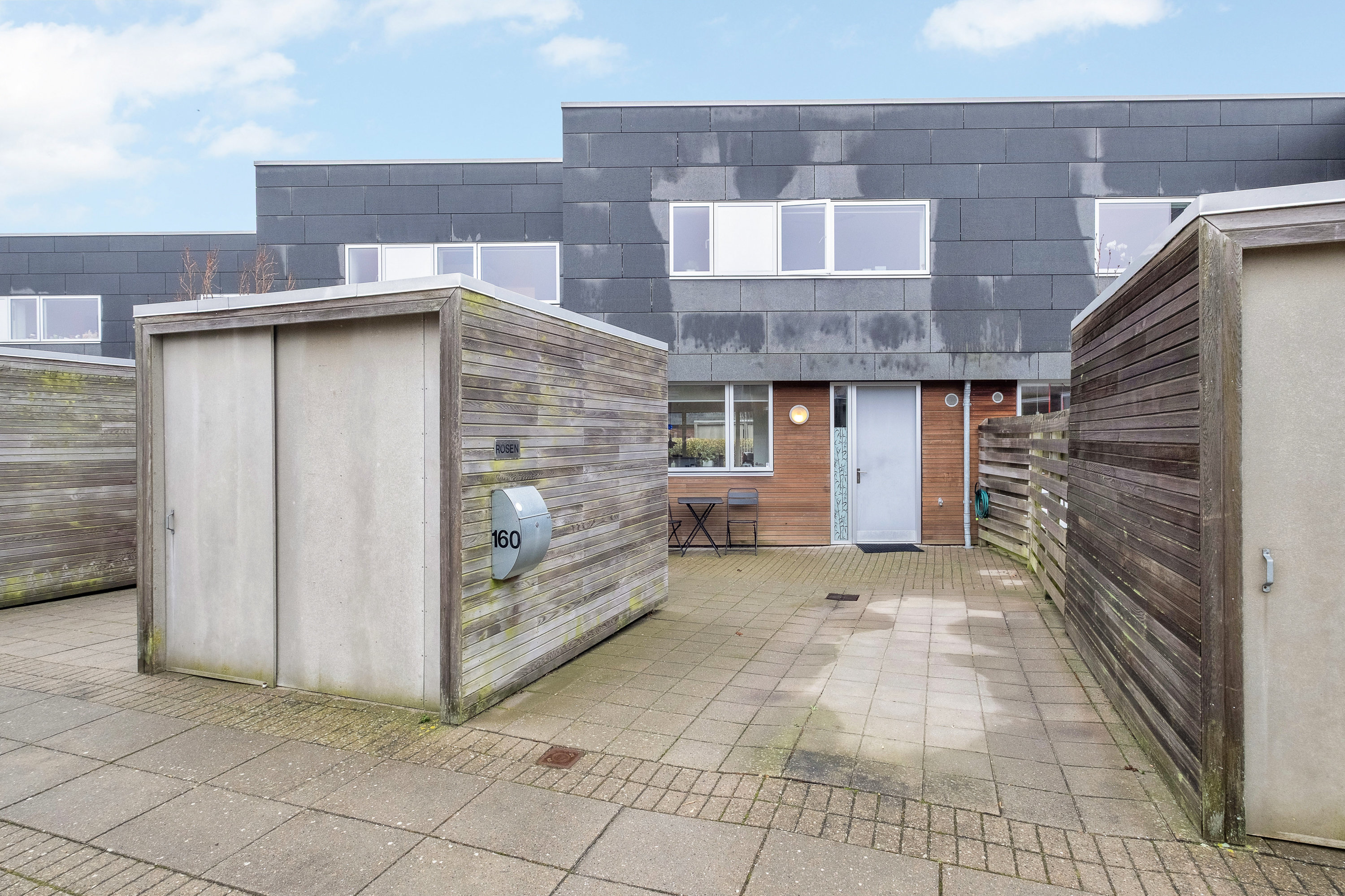 Fremhævet facade billede i fuldskærmstilstand. Billede af Egå Engvej 160, 8250 Egå