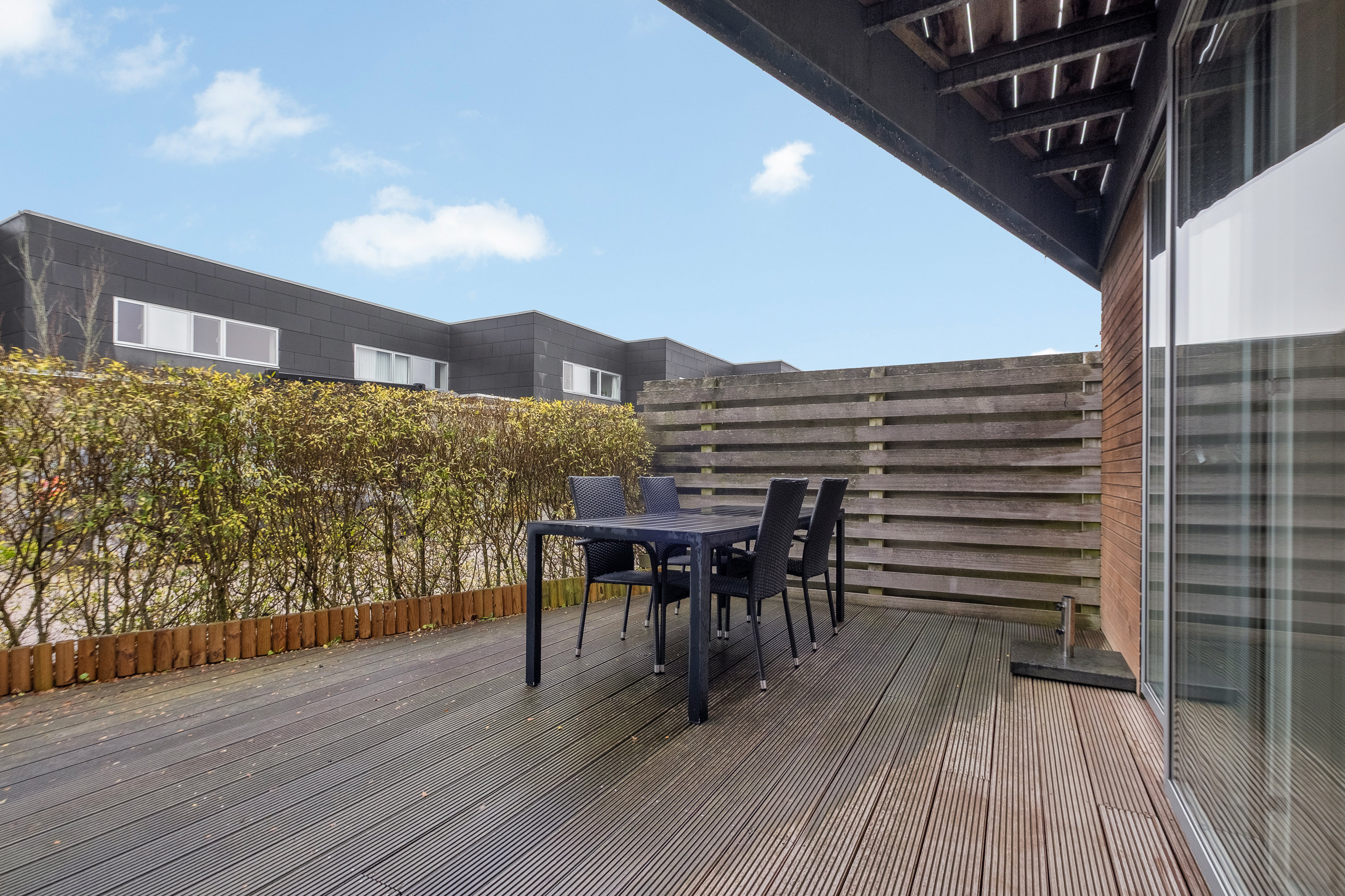 Fremhævet terrasse billede i fuldskærmstilstand. Billede af Egå Engvej 160, 8250 Egå