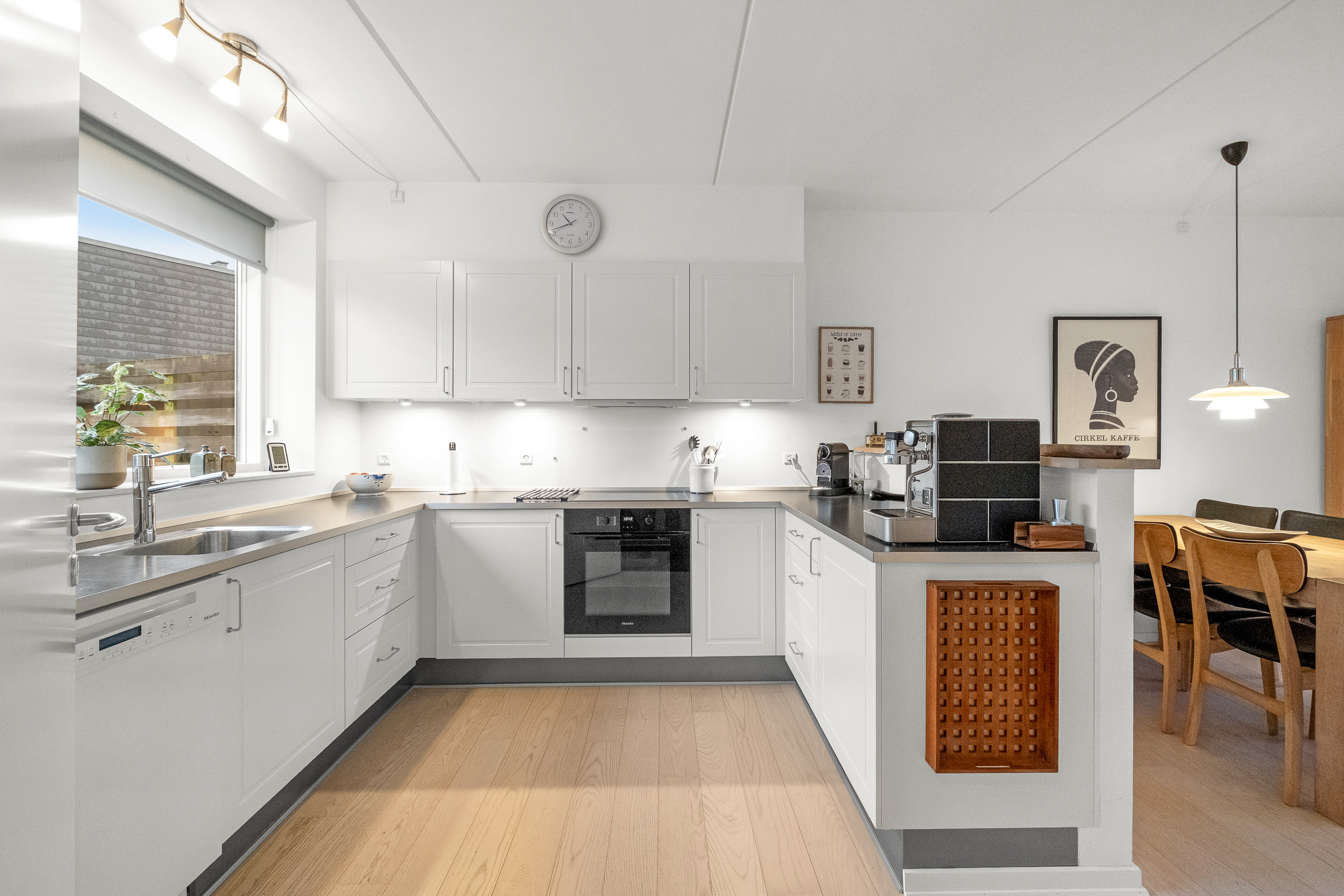 Fremhævet køkken billede i fuldskærmstilstand. Billede af Egå Engvej 160, 8250 Egå