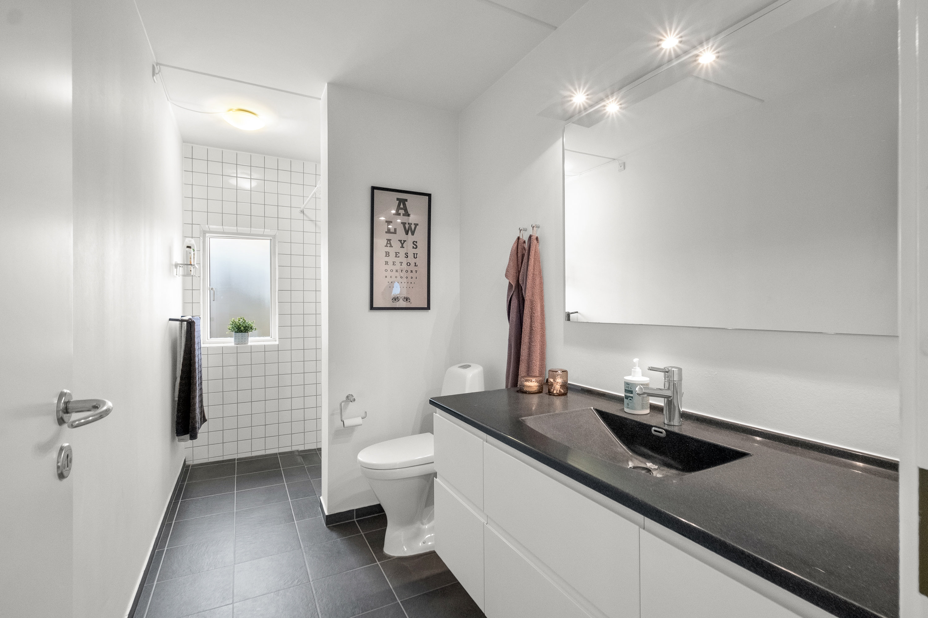 Fremhævet badeværelse billede i fuldskærmstilstand. Billede af Egå Engvej 160, 8250 Egå