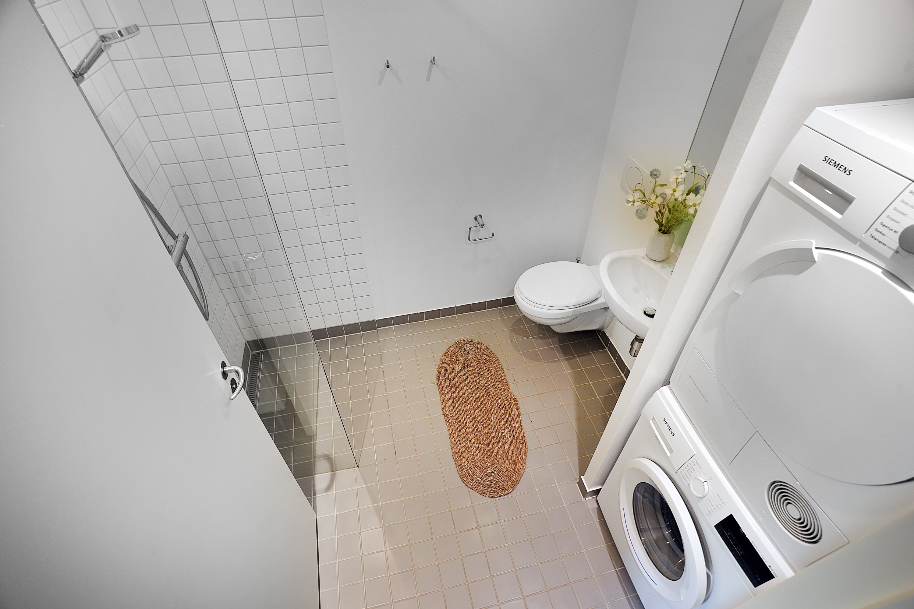 Fremhævet badeværelse billede i fuldskærmstilstand. Billede af Poul Reumerts Vej 9, 2500 Valby