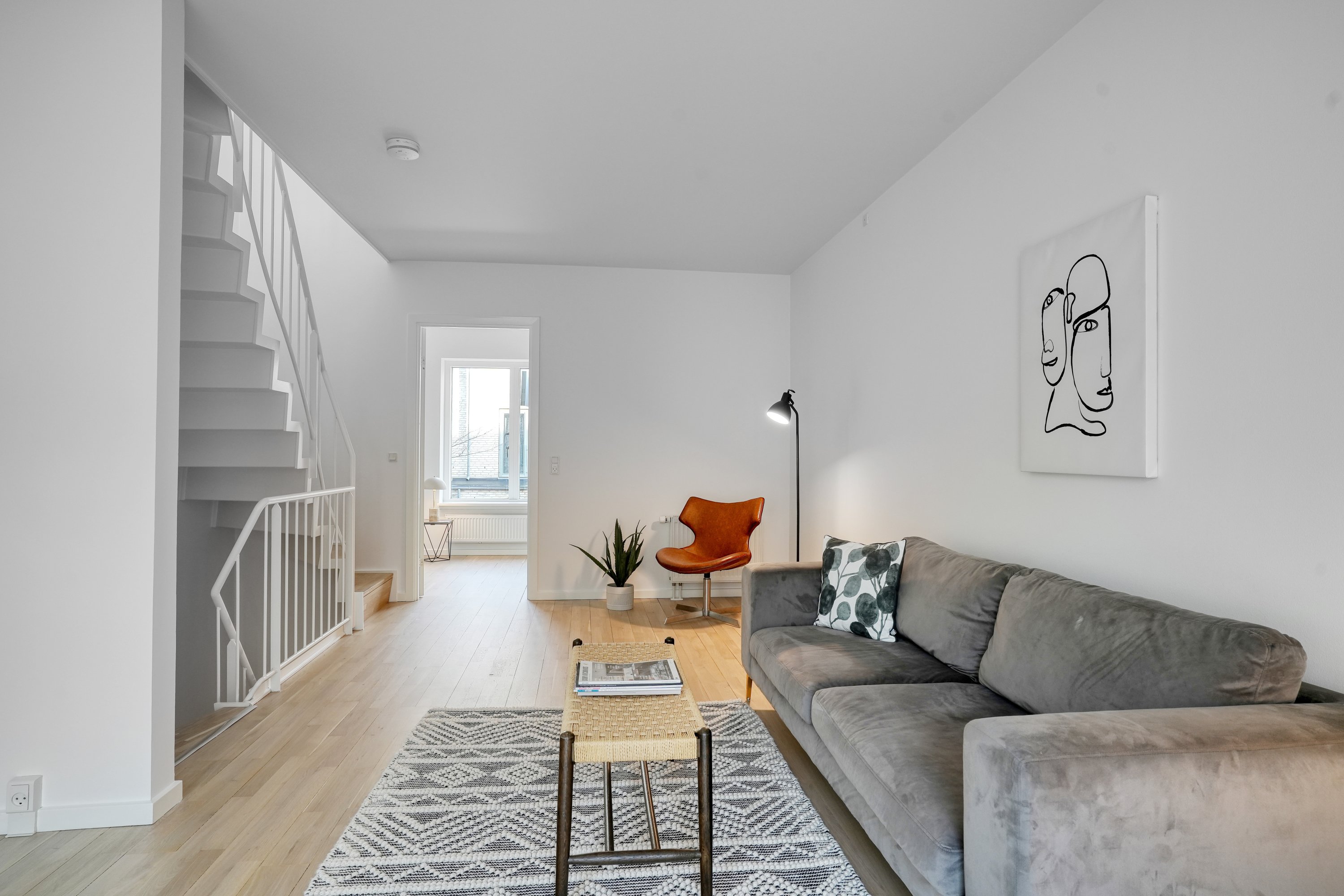 Fremhævet stue billede i fuldskærmstilstand. Billede af Poul Reumerts Vej 9, 2500 Valby