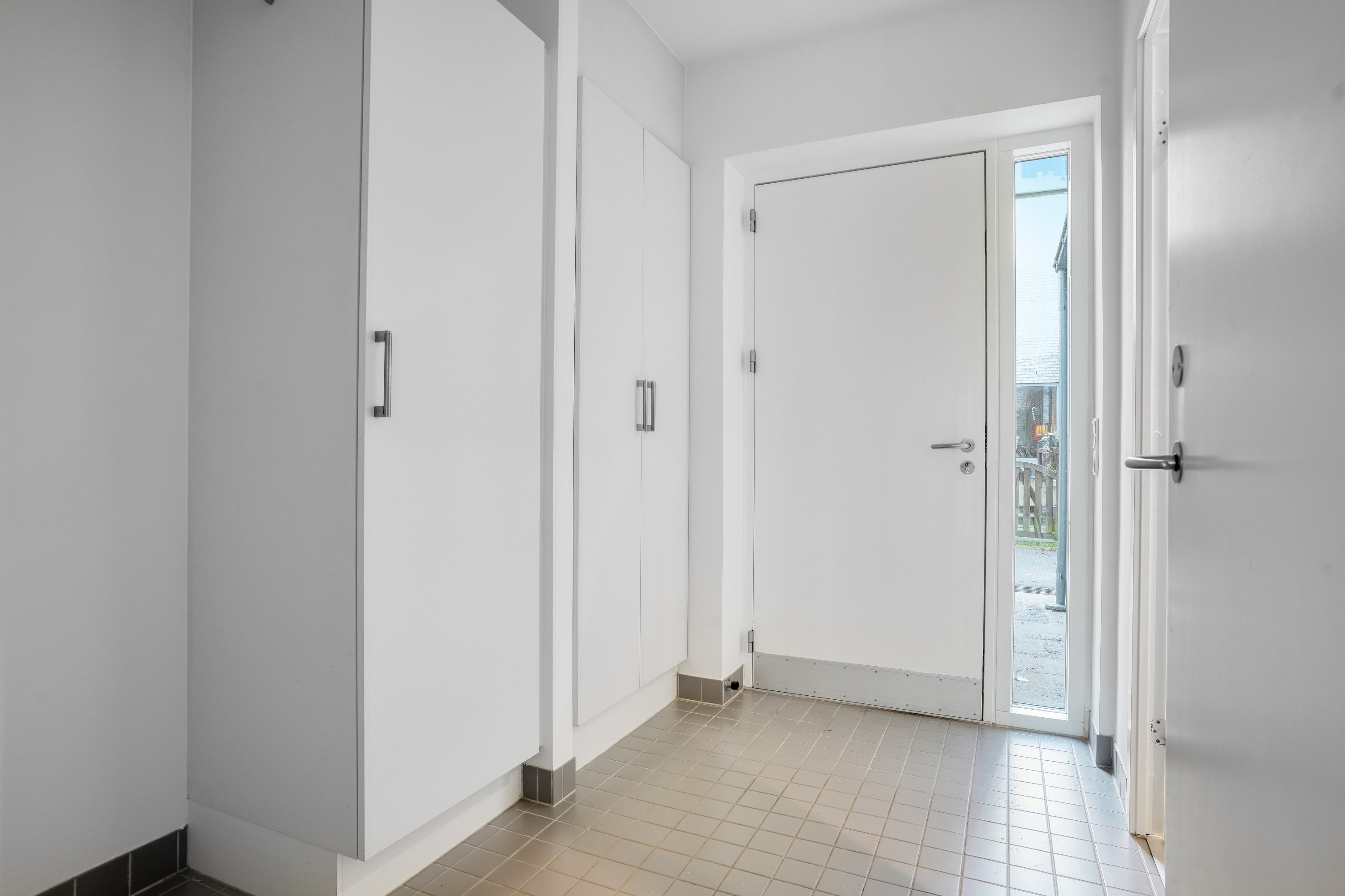 Fremhævet entré billede i fuldskærmstilstand. Billede af Poul Reumerts Vej 9, 2500 Valby