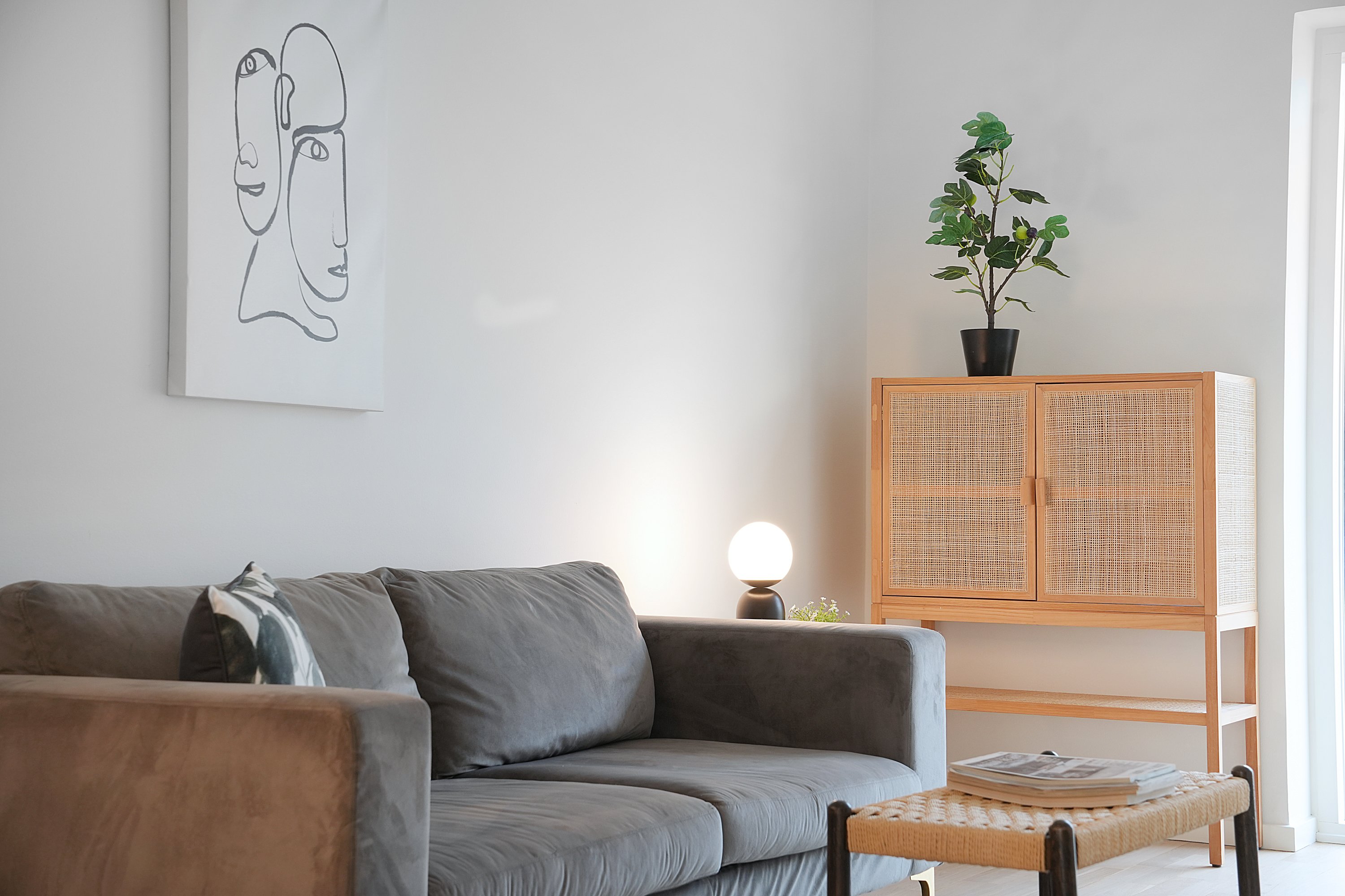 Fremhævet stue billede i fuldskærmstilstand. Billede af Poul Reumerts Vej 9, 2500 Valby