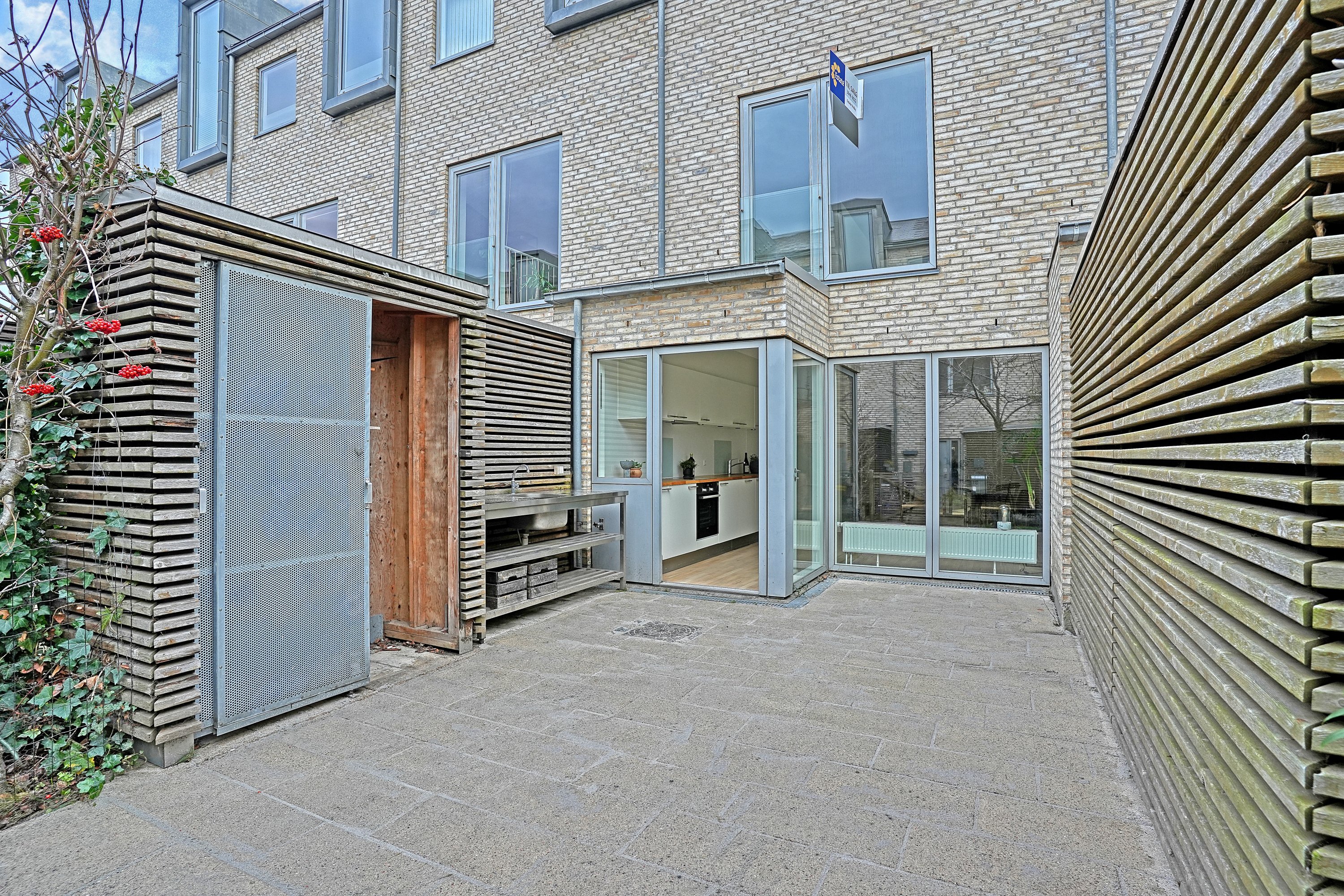 Fremhævet terrasse billede i fuldskærmstilstand. Billede af Poul Reumerts Vej 9, 2500 Valby