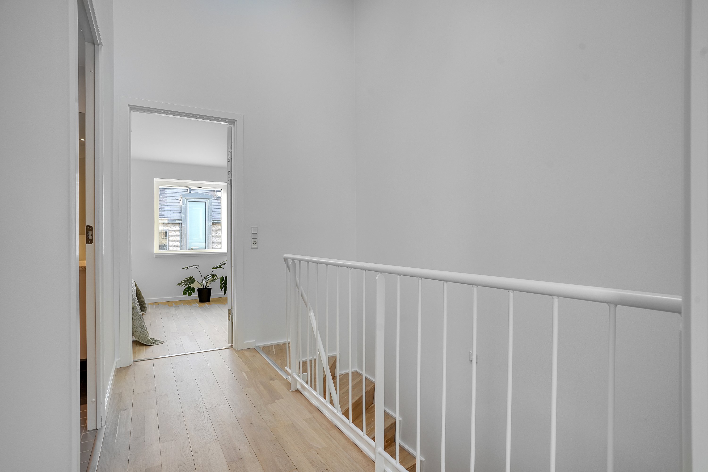 Fremhævet 1. sal billede i fuldskærmstilstand. Billede af Poul Reumerts Vej 9, 2500 Valby