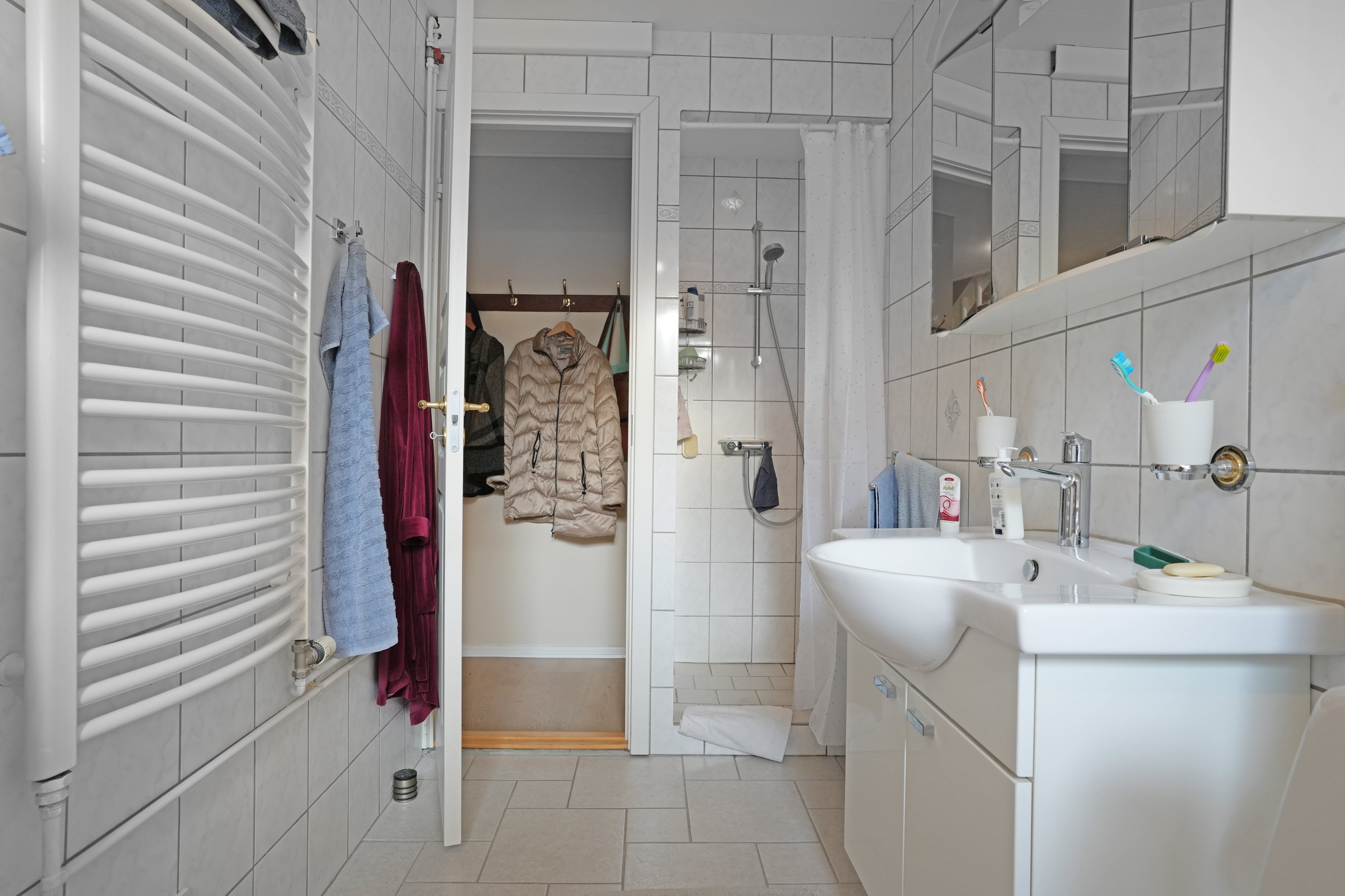 Fremhævet badeværelse billede i fuldskærmstilstand. Billede af Højbovej 24A, 2500 Valby