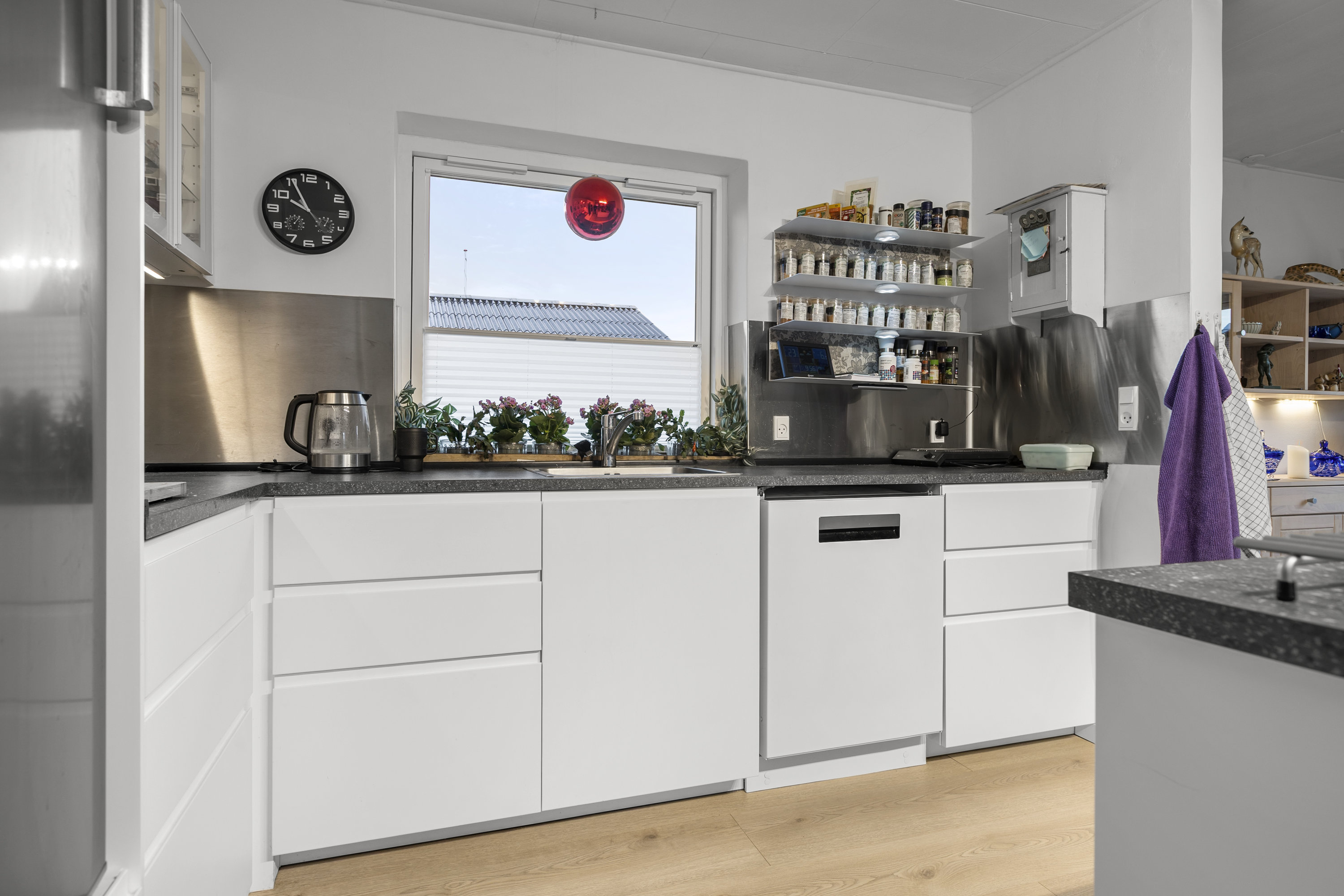 Fremhævet køkken billede i fuldskærmstilstand. Billede af Æblevej 3, 4230 Skælskør