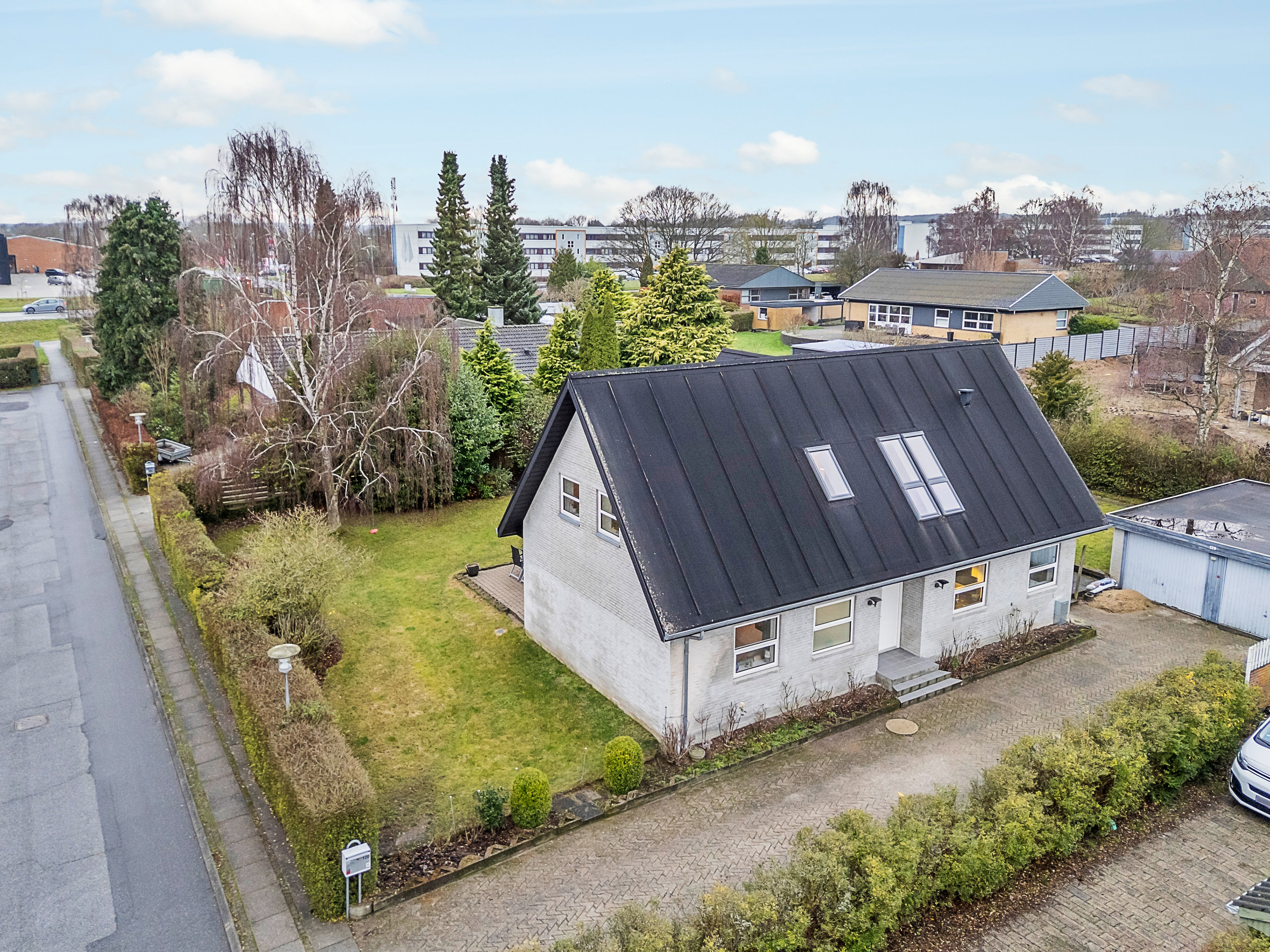 Fremhævet facade billede i fuldskærmstilstand. Billede af Hyldehaven 120, 8520 Lystrup